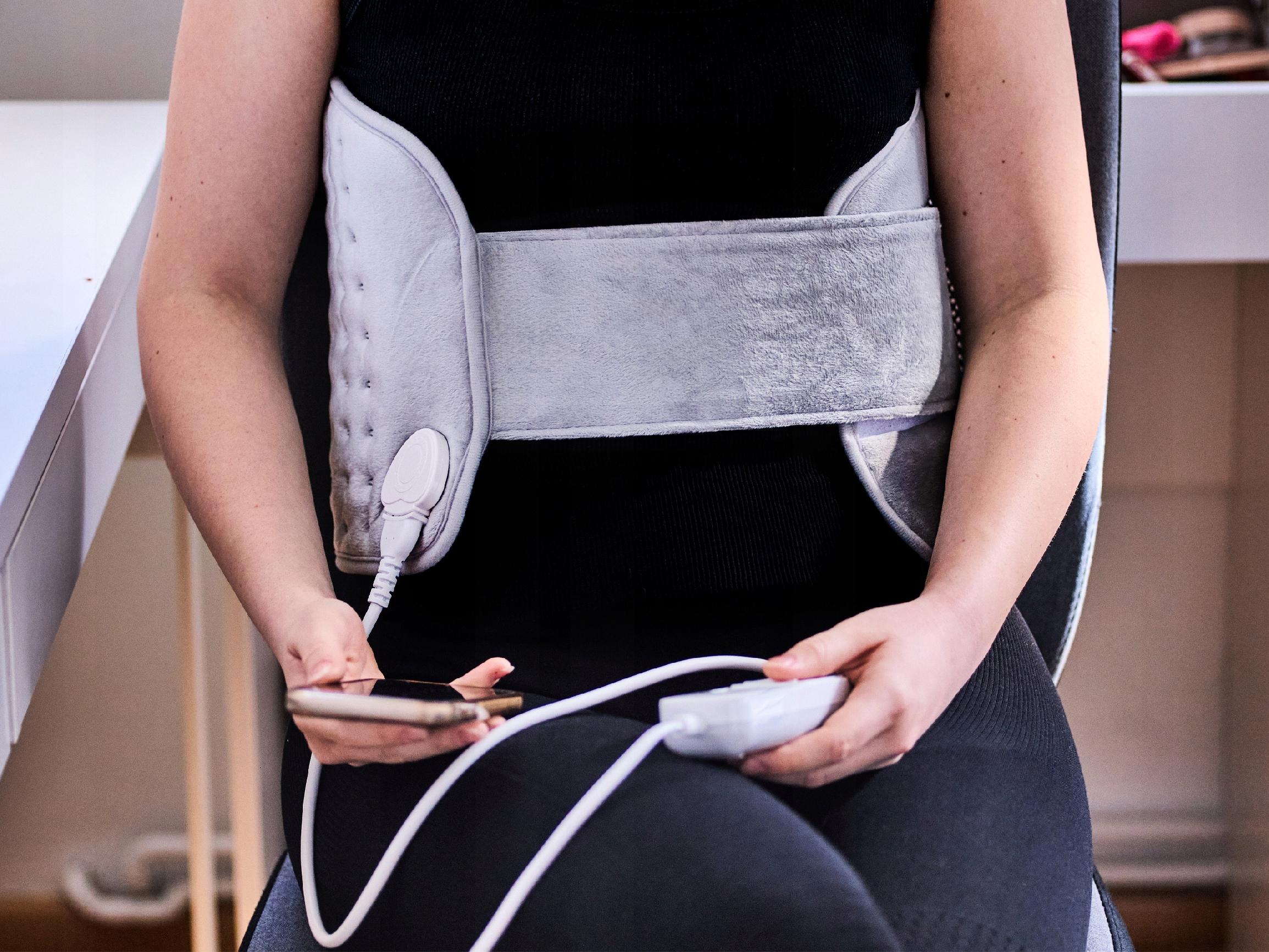 Pas Warmener™ na odcinek lędźwiowy – komfort w domu, pracy i w podróży