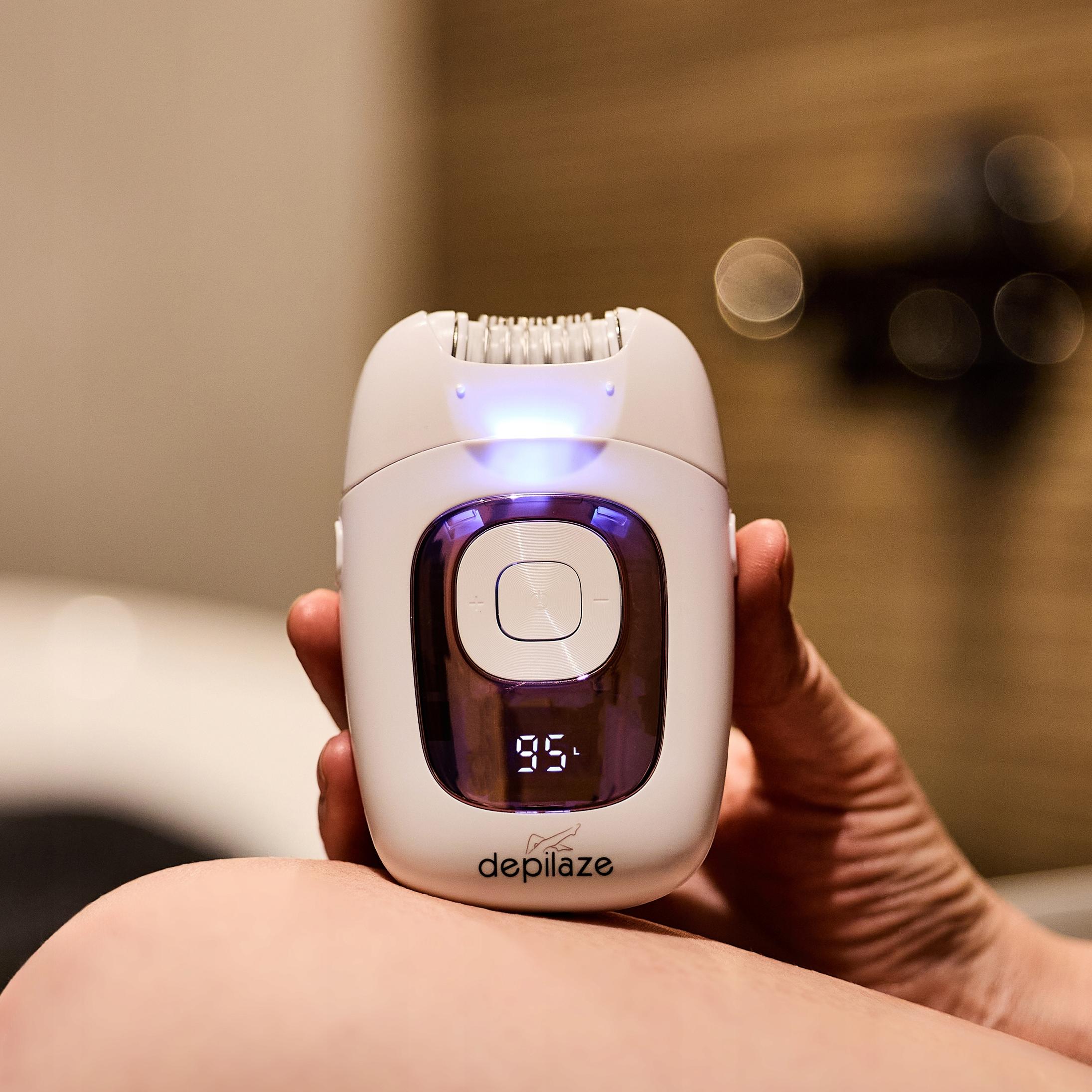 Depilator Depilaze™ na białym tle – elegancki design, głowica z dyskami usuwającymi włoski od 0,5 mm