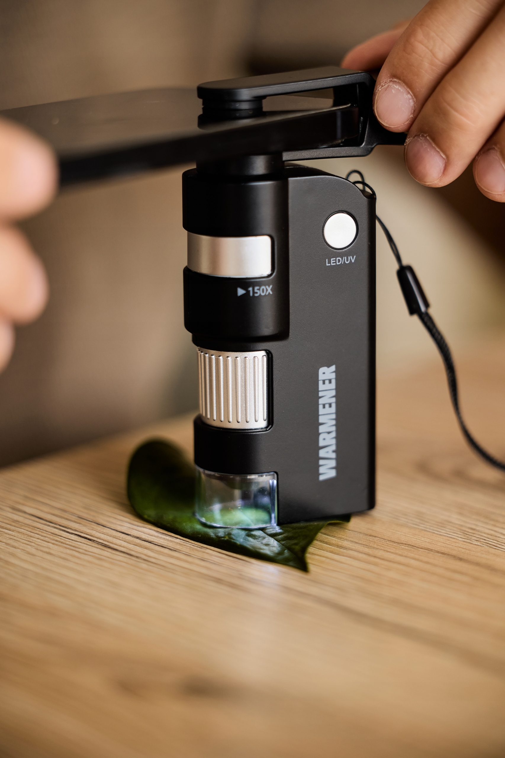 Mikroskop kieszonkowy Warmener MicroScope GO UV150 80–150x z klipsem na telefon