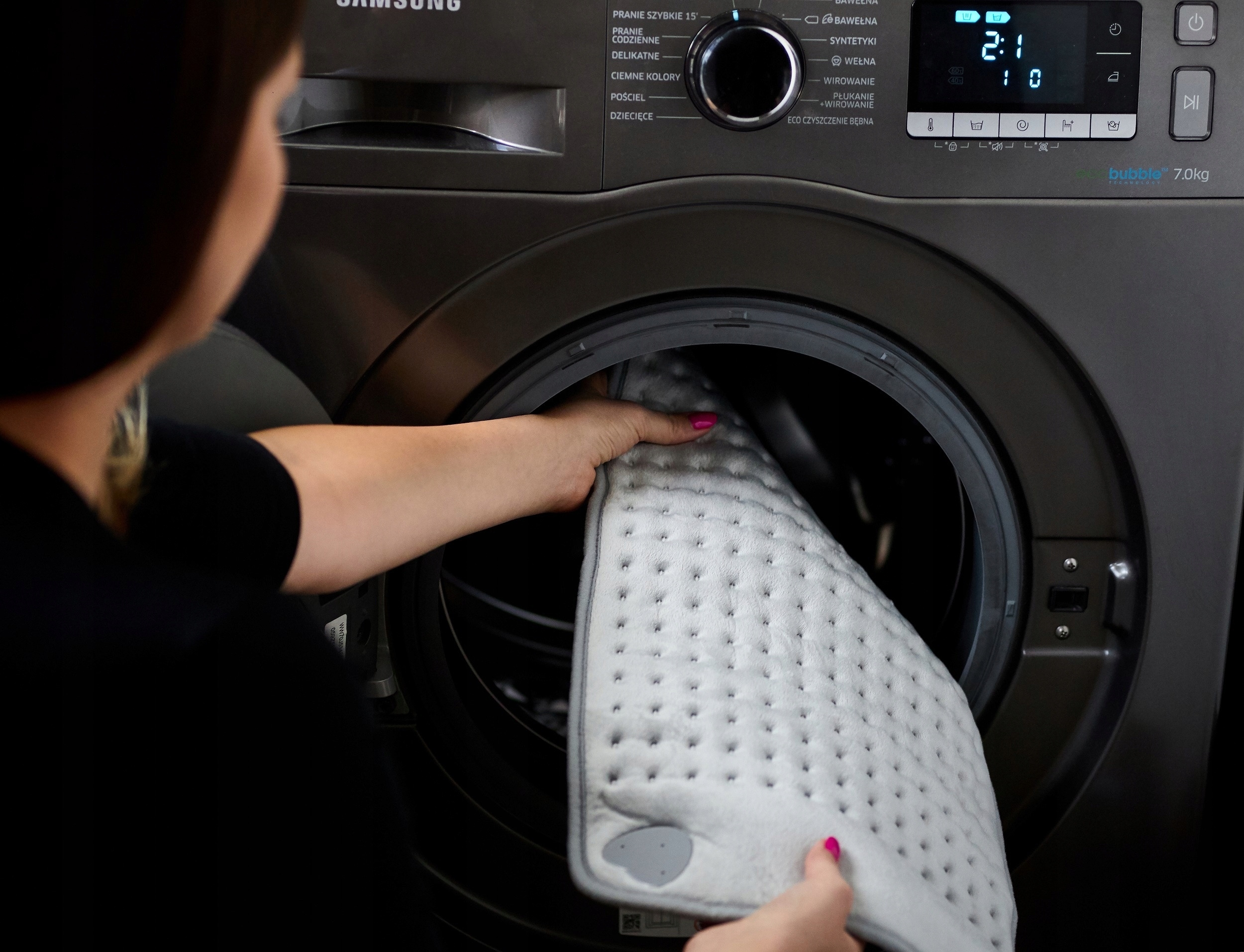 Pranie pasa grzewczego Warmener™ po odłączeniu przewodu – prosta pielęgnacja