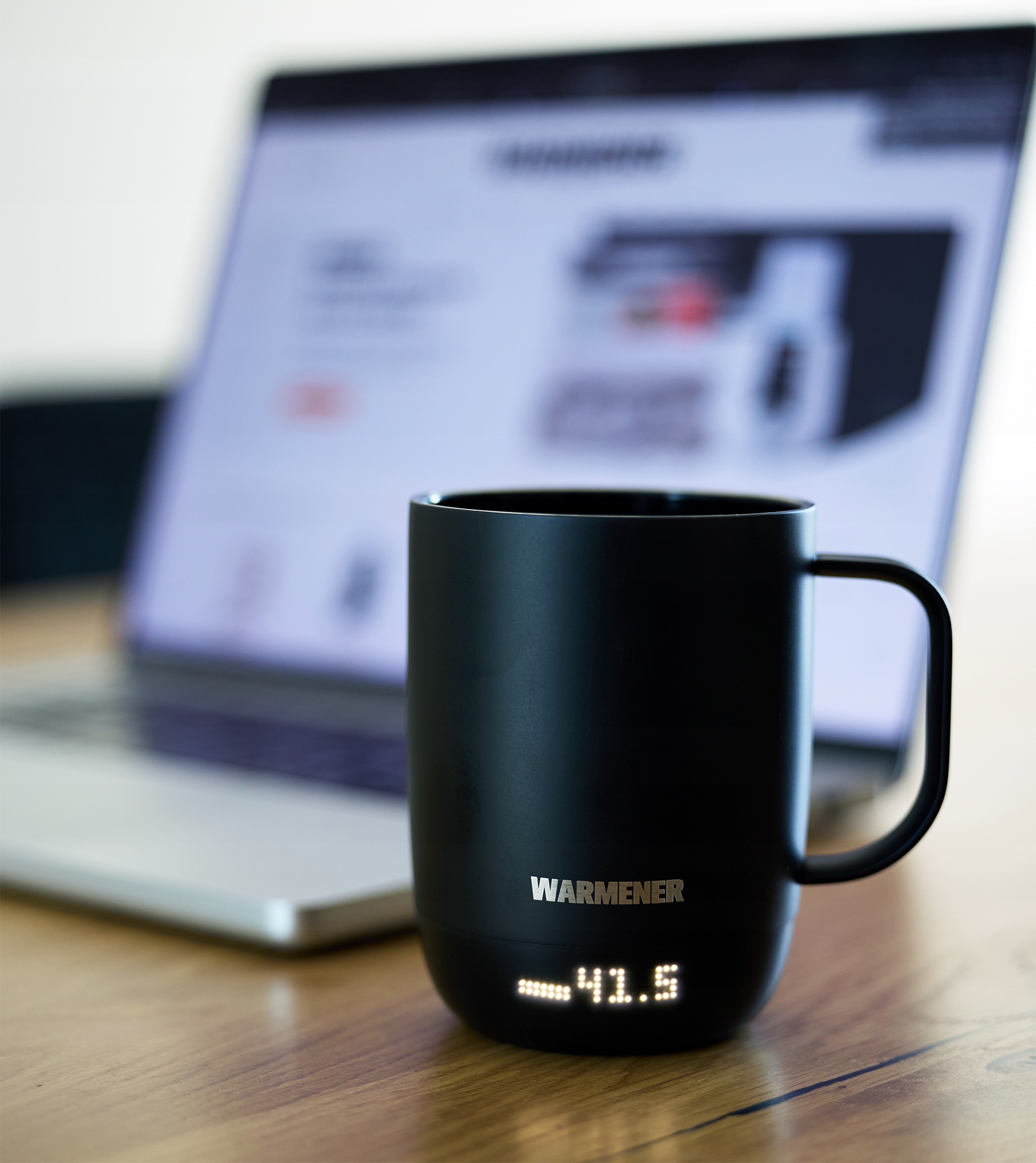 Kubek Warmener™ utrzymujący ciepło herbaty – matowa czarna stal nierdzewna