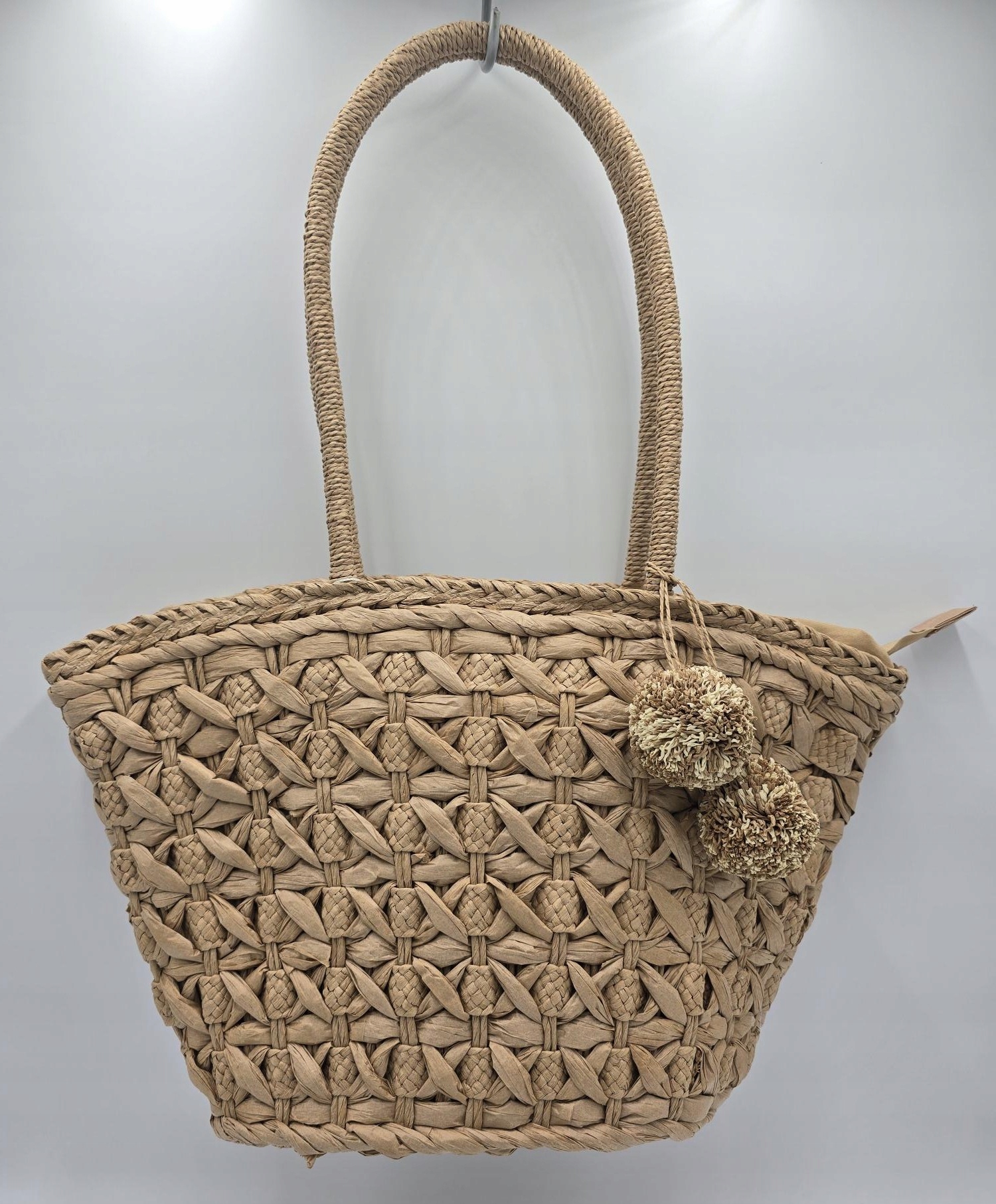 Maxfly - modna torebka koszyk pleciony pompony brązowy L0101