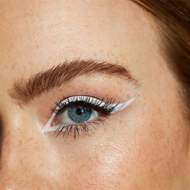 Avon – eyeliner w pisaku White Cloud