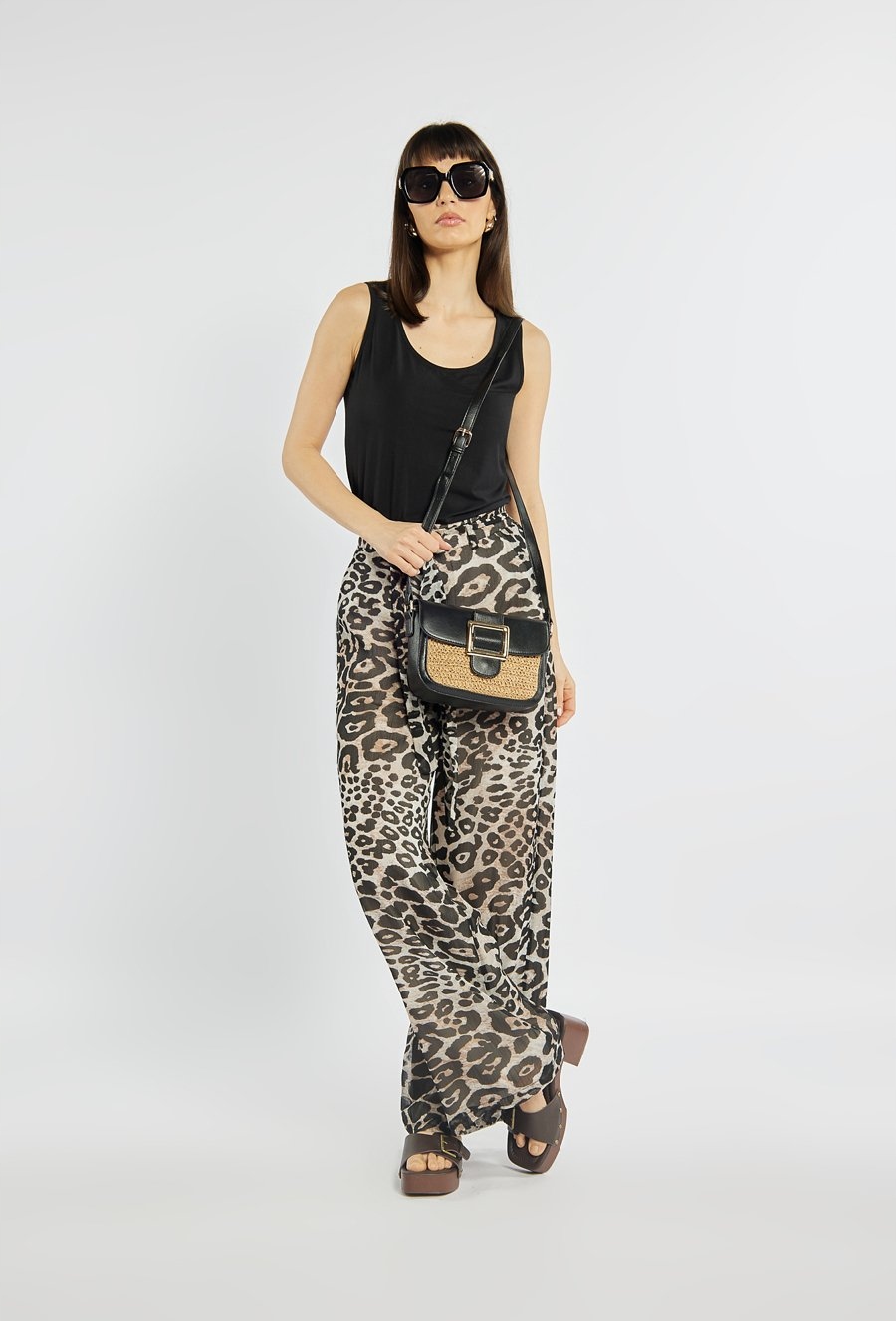 Monnari - torebka listonoszka koszyk pleciony panel beżowo-czarny BAG0410