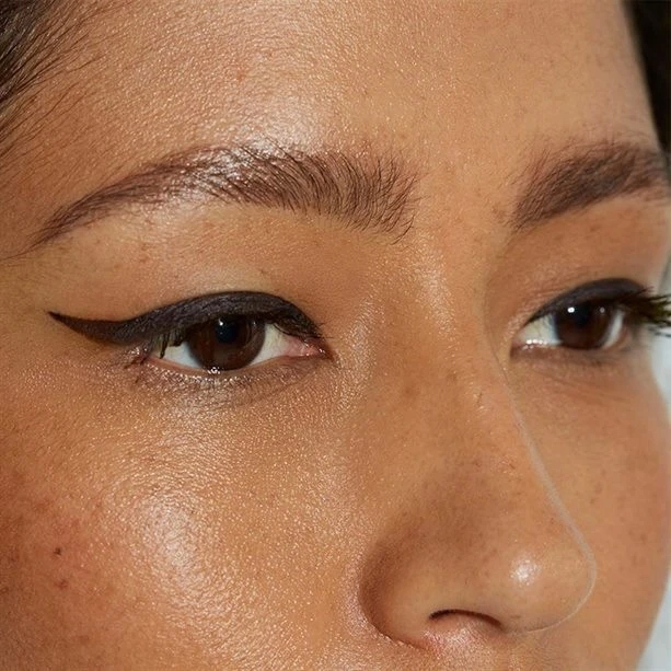 Avon – eyeliner w pisaku Burnt Umber