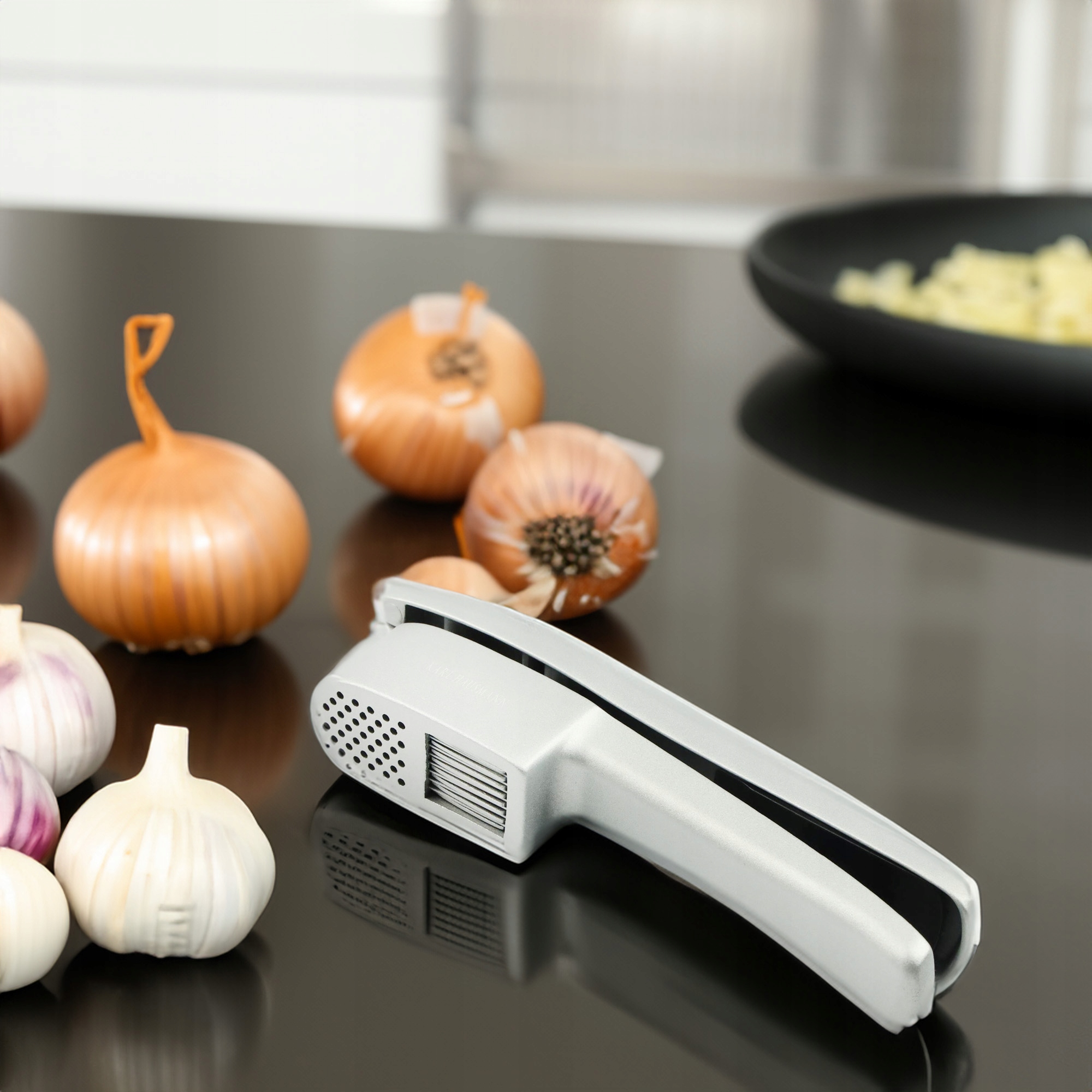 WYCISKACZ DO CZOSNKU 18,5 CM Z KRAJAKIEM - PRAKTYCZNY I FUNKCJONALNY