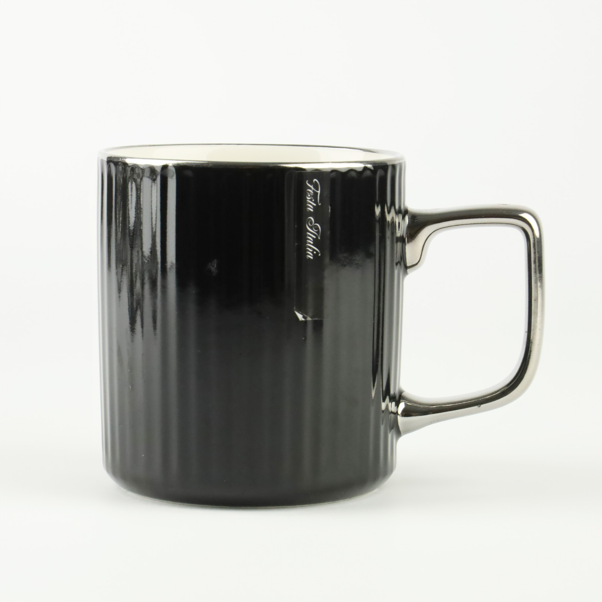 PORCELANOWY KUBEK NA KAWĘ HERBATĘ CZARNY ZDOBIONY ZE SREBRNYM UCHEM 370ML