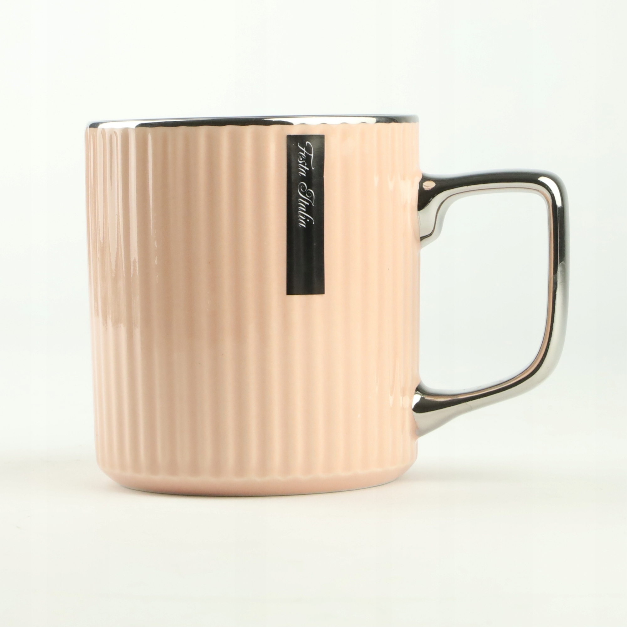 PORCELANOWY KUBEK NA KAWĘ HERBATĘ RÓŻOWY ZDOBIONY ZE SREBRNYM UCHEM 370ML