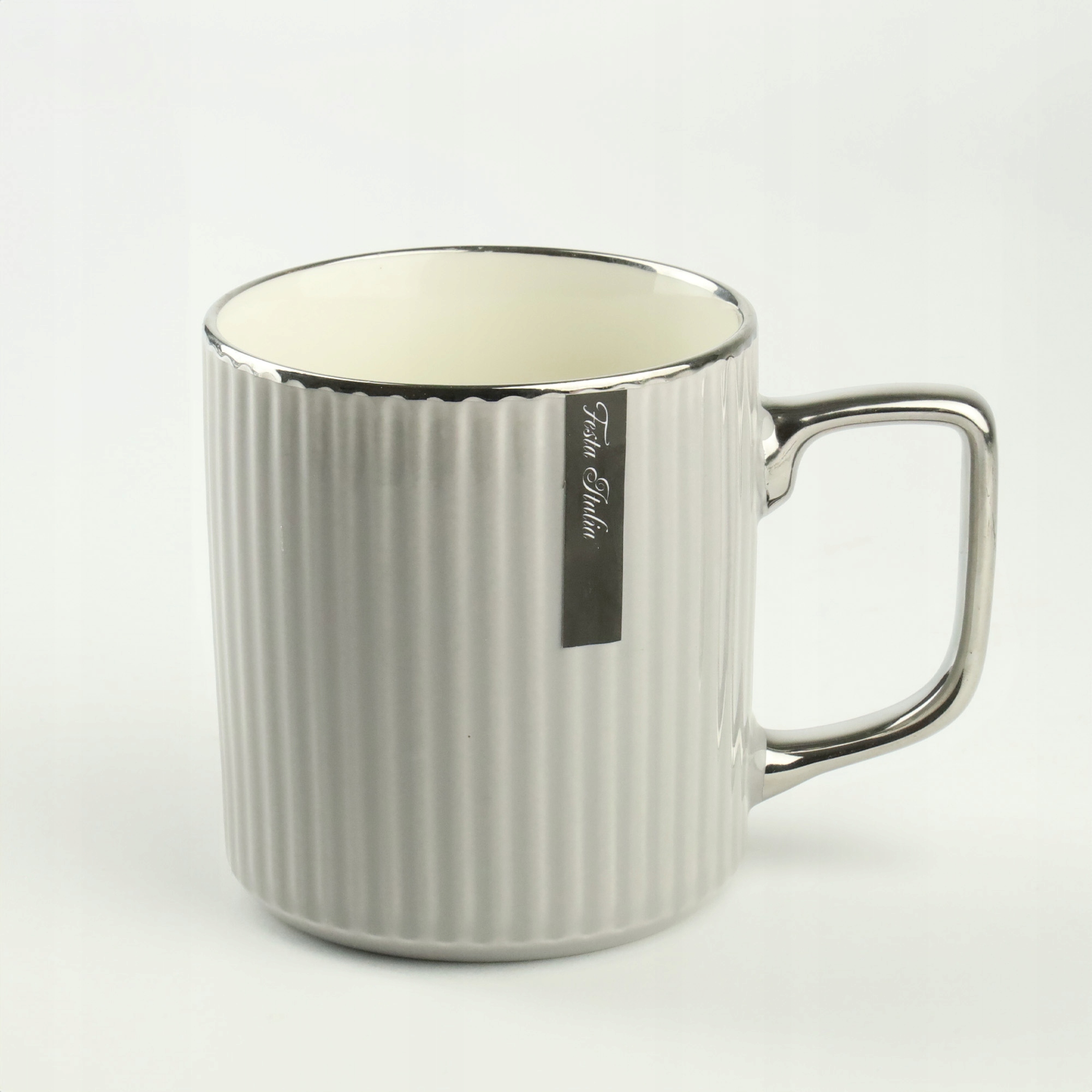 PORCELANOWY KUBEK NA KAWĘ HERBATĘ SZARY ZDOBIONY ZE SREBRNYM UCHEM 370ML