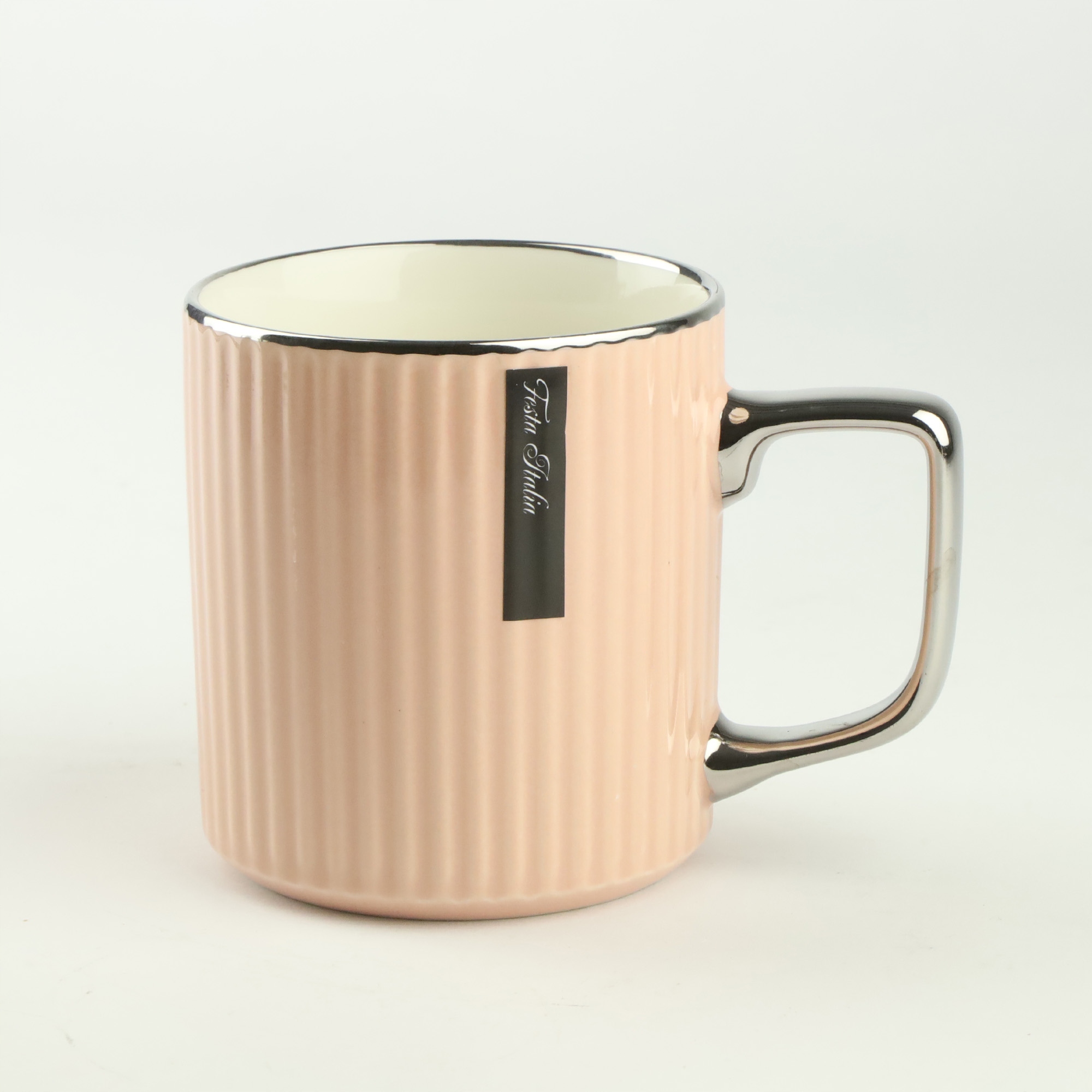 PORCELANOWY KUBEK NA KAWĘ HERBATĘ RÓŻOWY ZDOBIONY ZE SREBRNYM UCHEM 370ML