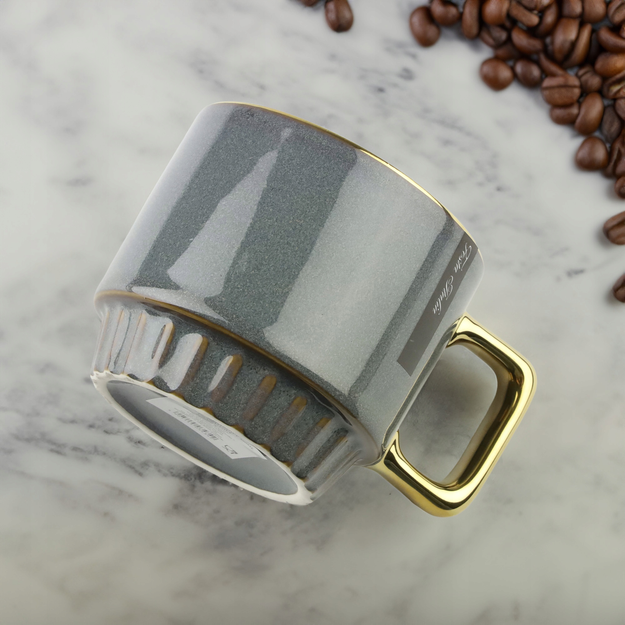 CERAMICZNY KUBEK NA KAWĘ HERBATĘ GRANATOWY ZDOBIONY ZE ZŁOTYM UCHEM 320ML