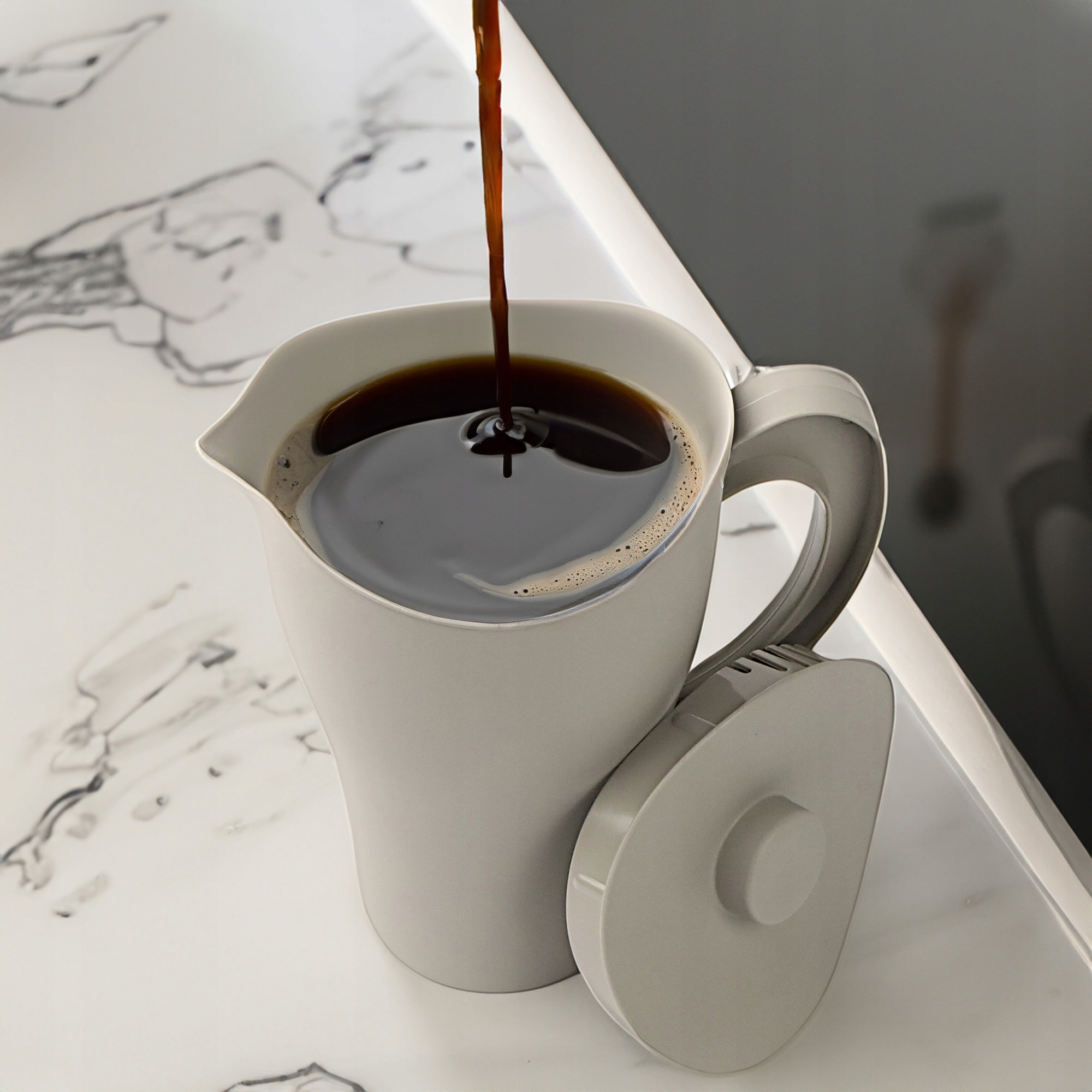 DZBANEK NA NAPOJE SOK WODĘ LEMONIADĘ KAWĘ DZBANEK PLASTIKOWY 2L DO NAPOJÓW