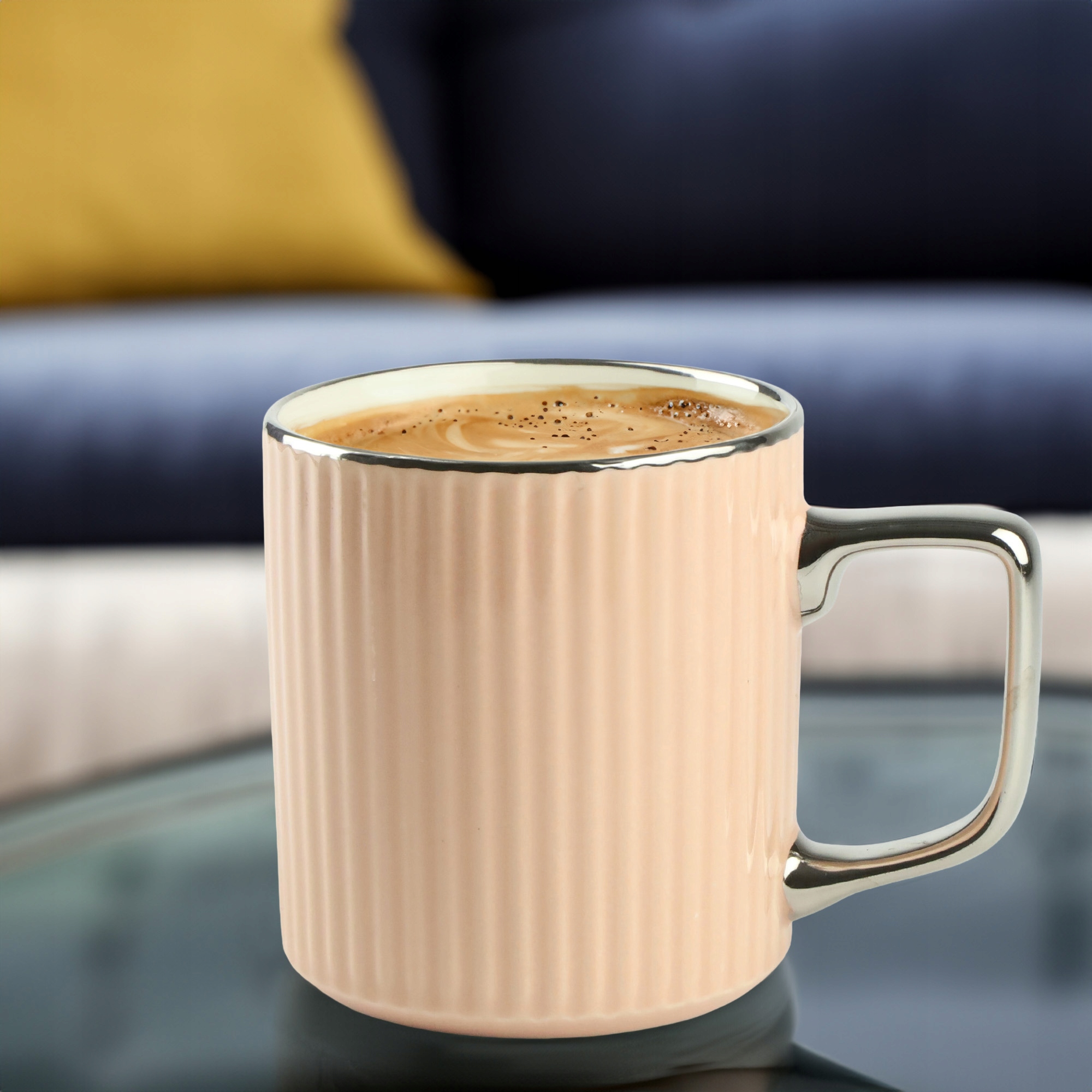 PORCELANOWY KUBEK NA KAWĘ HERBATĘ RÓŻOWY ZDOBIONY ZE SREBRNYM UCHEM 370ML