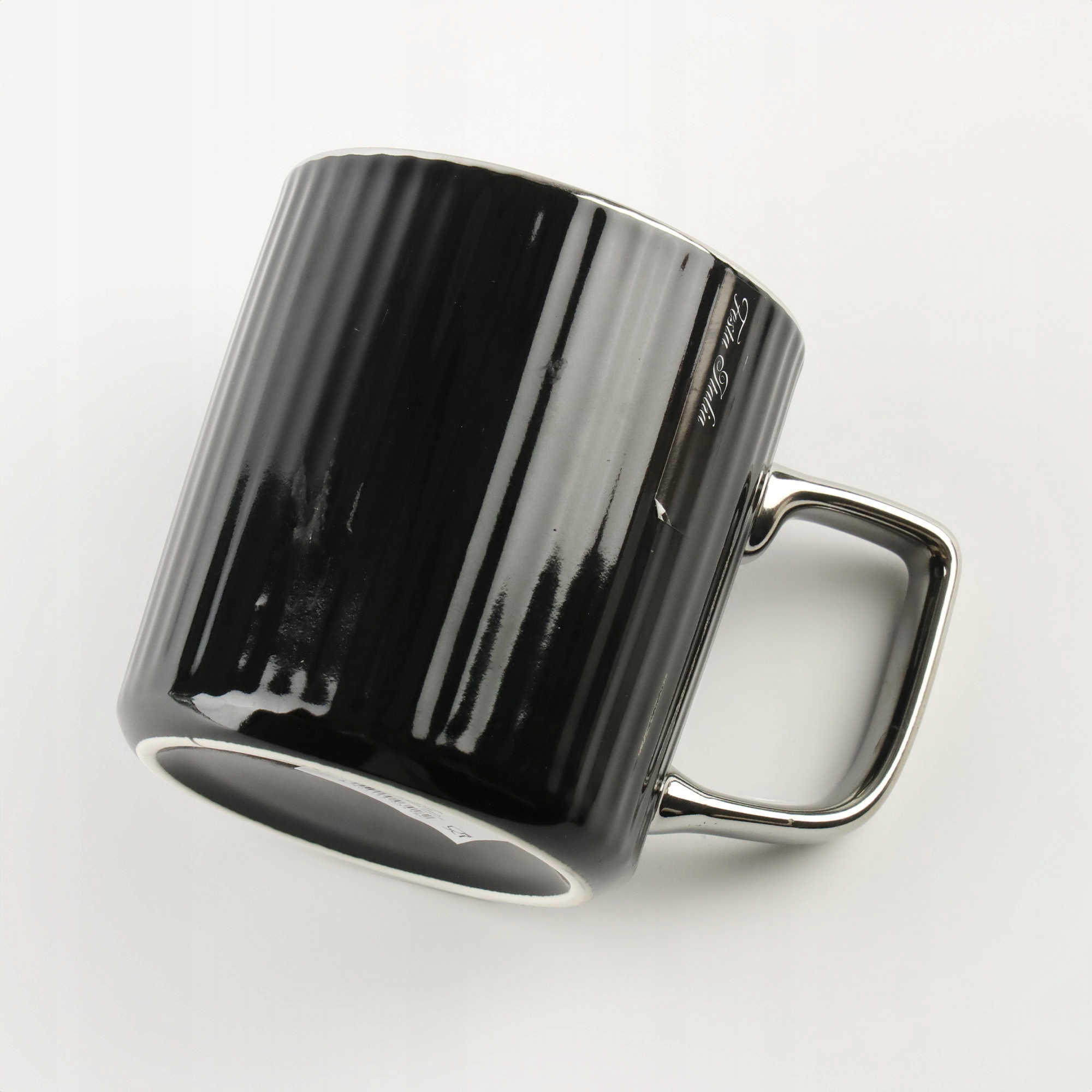 PORCELANOWY KUBEK NA KAWĘ HERBATĘ CZARNY ZDOBIONY ZE SREBRNYM UCHEM 370ML