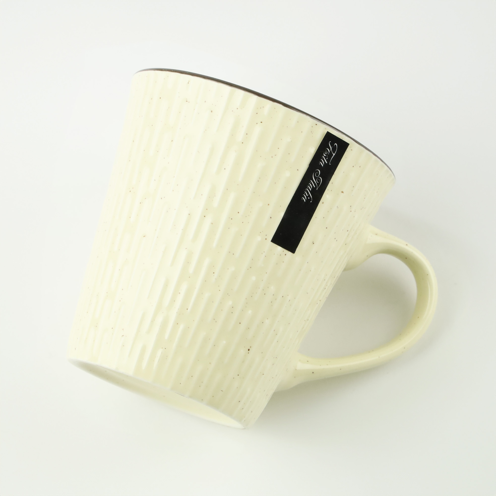 CERAMICZNY KUBEK NA KAWĘ HERBATĘ BEŻOWY ZDOBIONY WE WZÓR KRESKI 340 ML