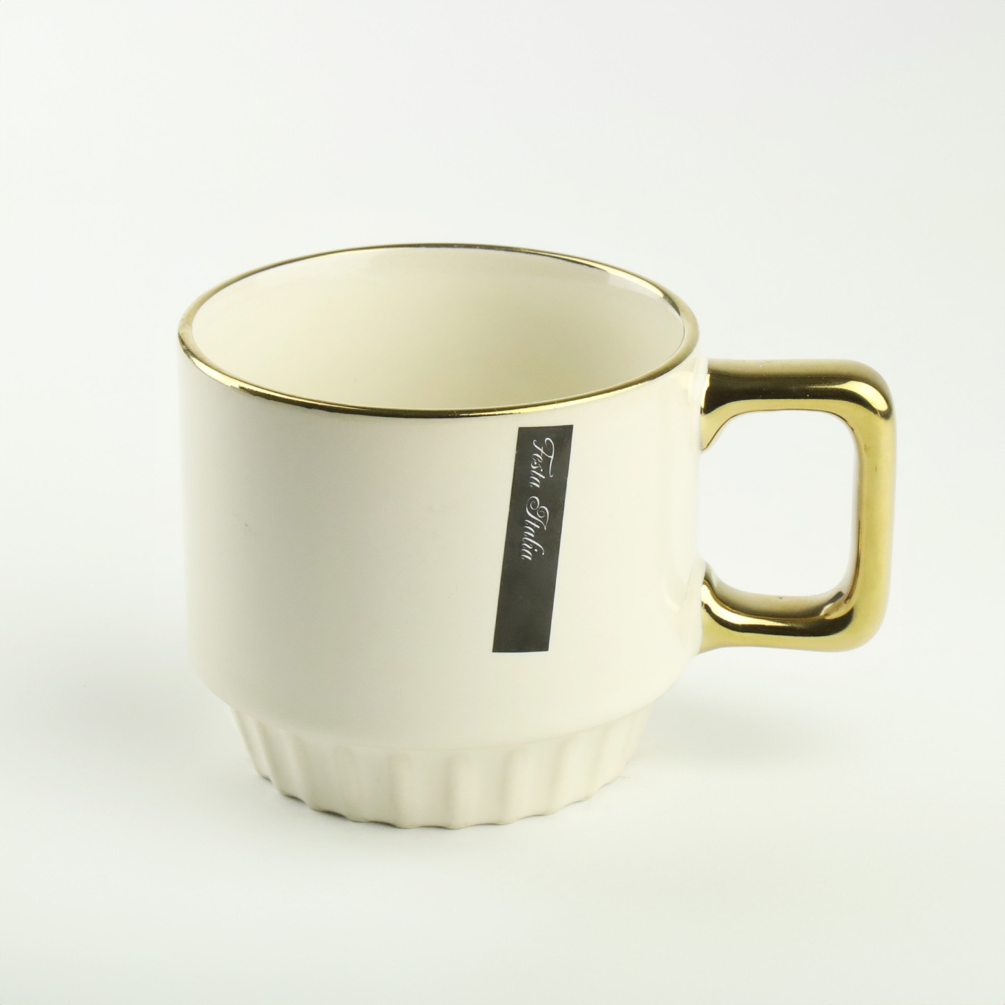 CERAMICZNY KUBEK NA KAWĘ HERBATĘ KREMOWY ZDOBIONY ZE ZŁOTYM UCHEM 320ML