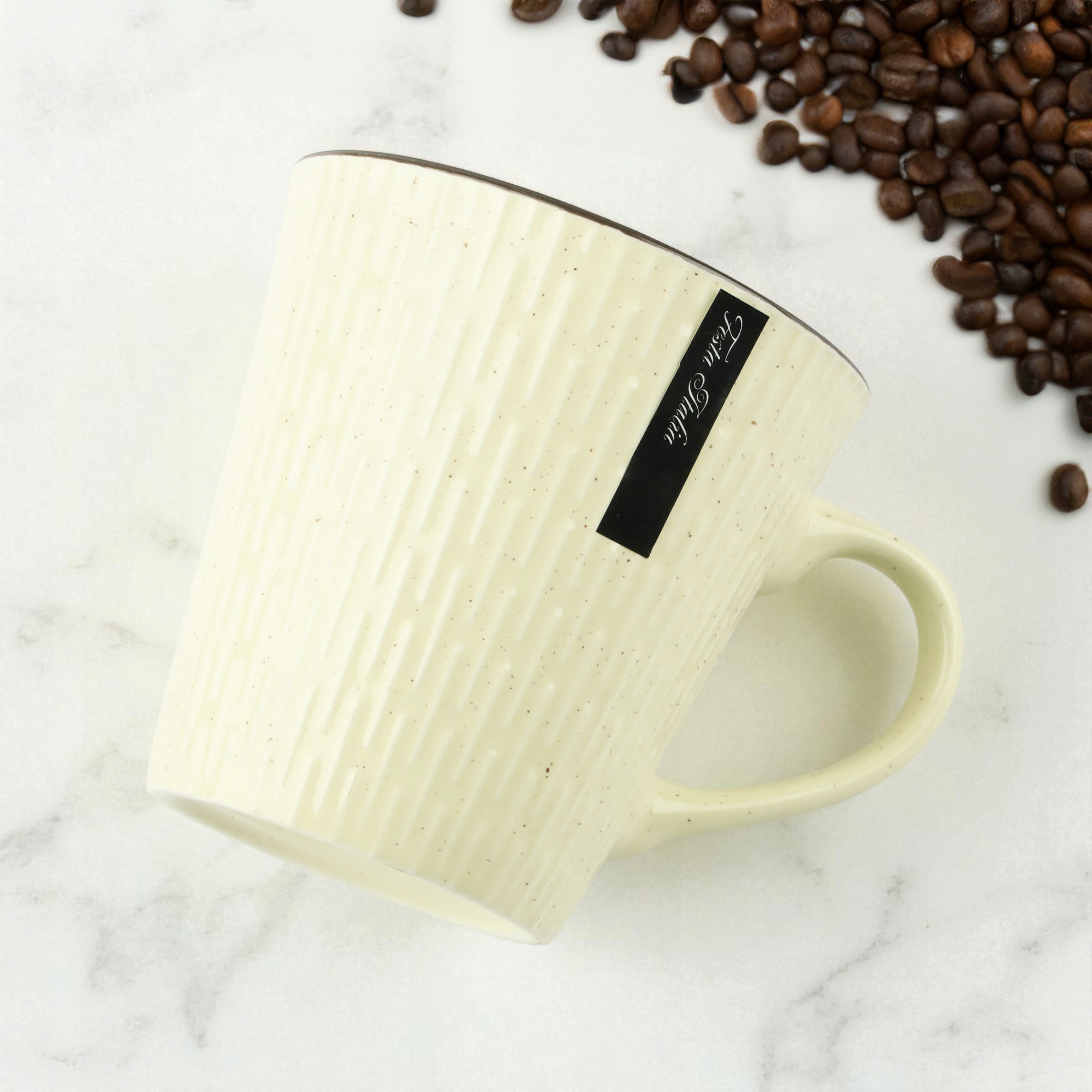 CERAMICZNY KUBEK NA KAWĘ HERBATĘ BEŻOWY ZDOBIONY WE WZÓR KRESKI 340 ML