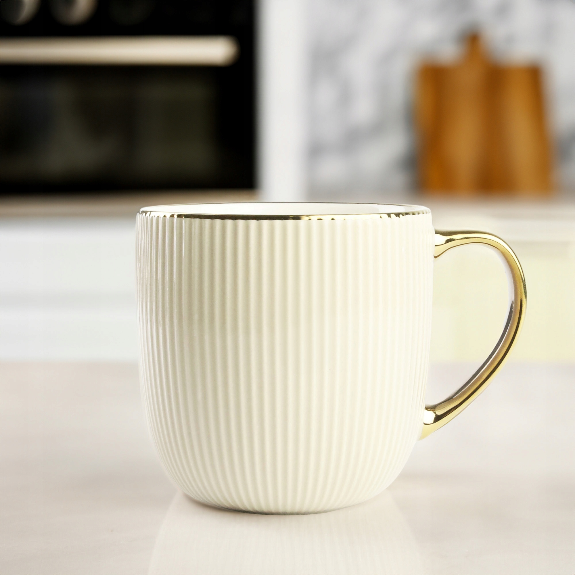 PORCELANOWY KUBEK NA KAWĘ HERBATĘ BEŻOWY ZDOBIONY ZE ZŁOTYM UCHEM 400ML