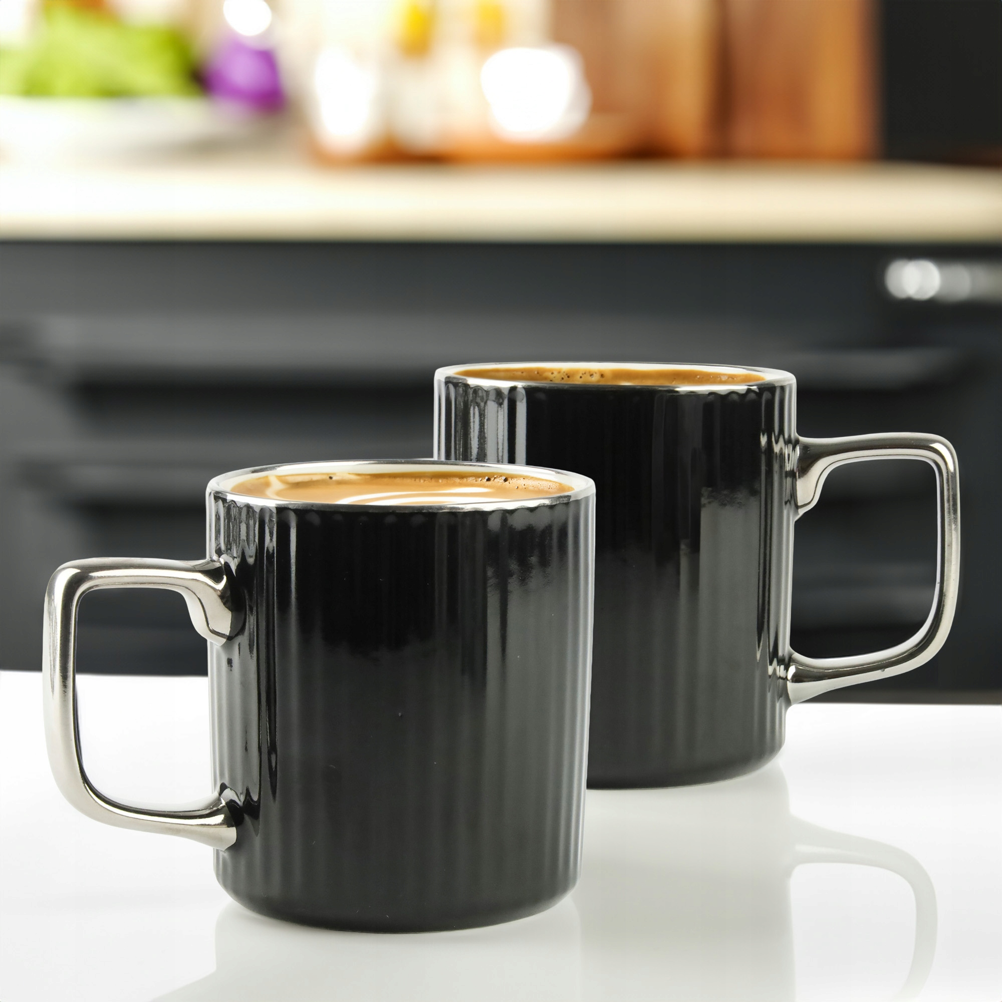 PORCELANOWY KUBEK NA KAWĘ HERBATĘ CZARNY ZDOBIONY ZE SREBRNYM UCHEM 370ML