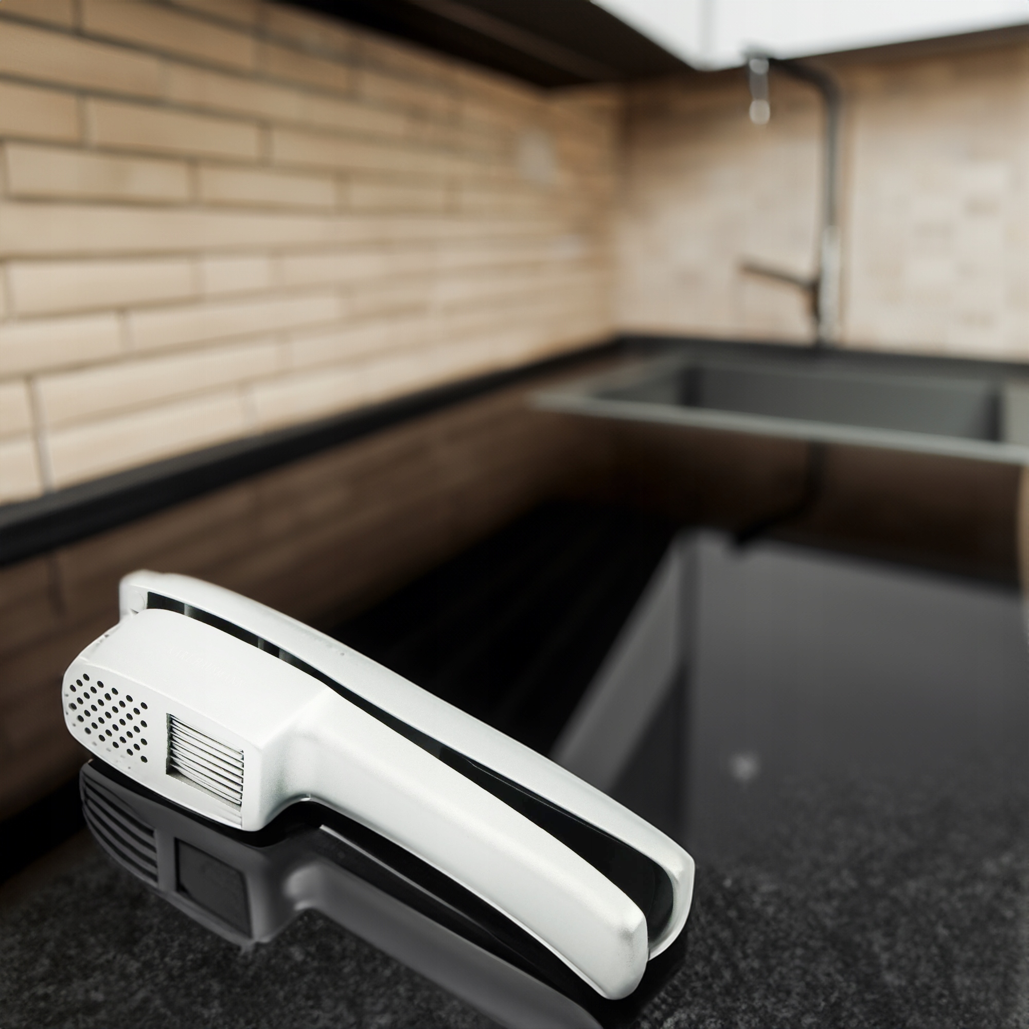 WYCISKACZ DO CZOSNKU 18,5 CM Z KRAJAKIEM - PRAKTYCZNY I FUNKCJONALNY