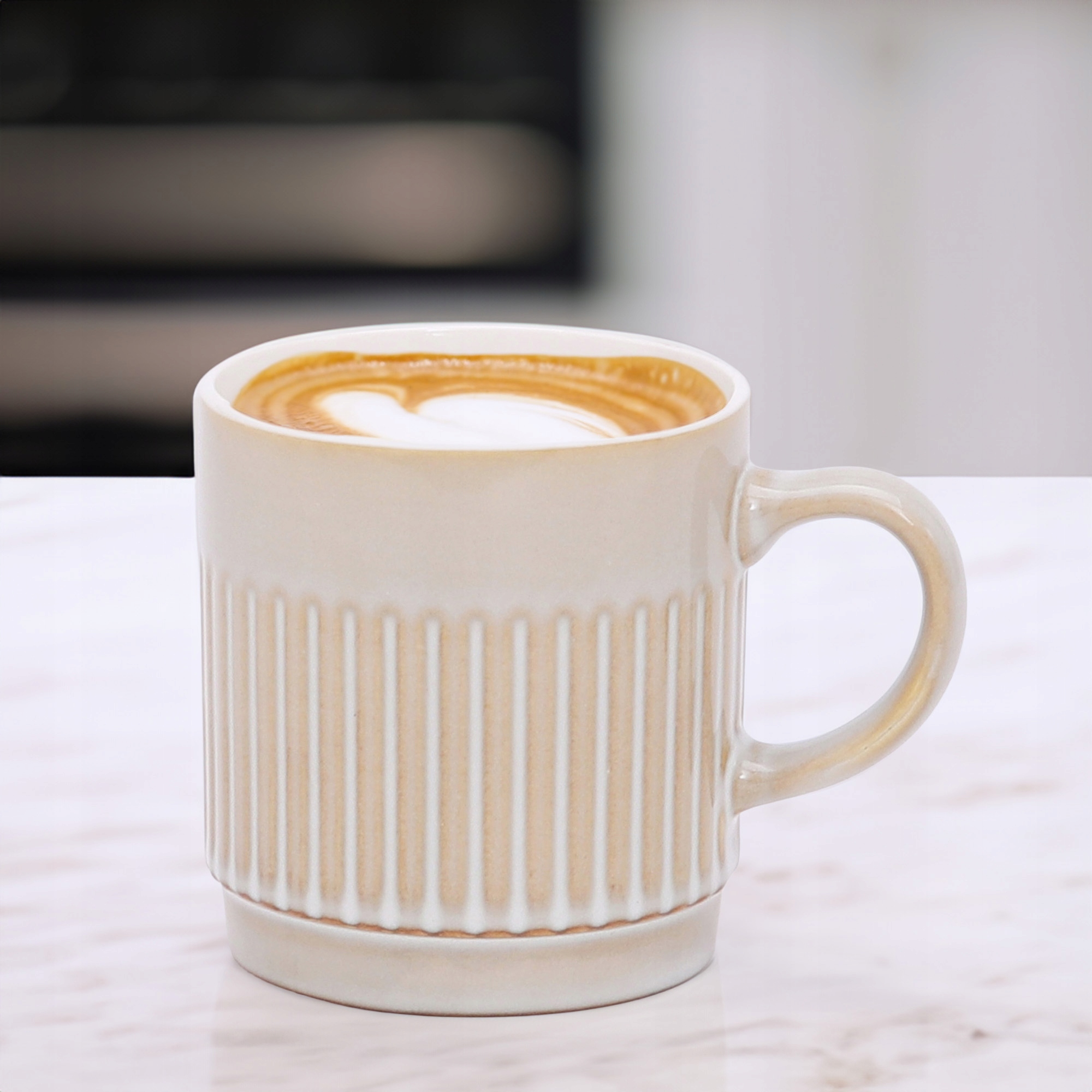 PORCELANOWY KUBEK NA KAWĘ HERBATĘ BEŻOWY ZDOBIONY 440 ML NA PREZENT