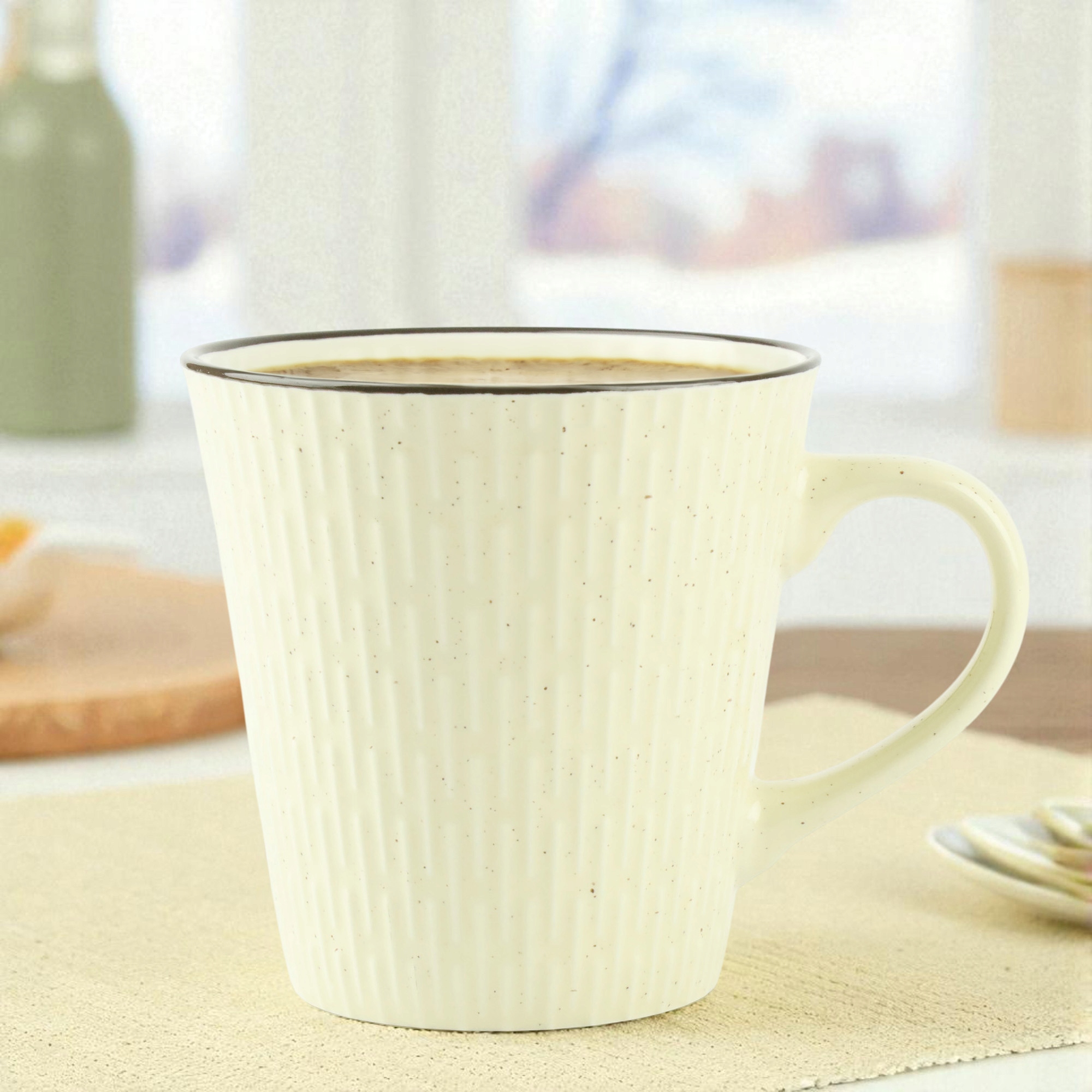 CERAMICZNY KUBEK NA KAWĘ HERBATĘ BEŻOWY ZDOBIONY WE WZÓR KRESKI 340 ML