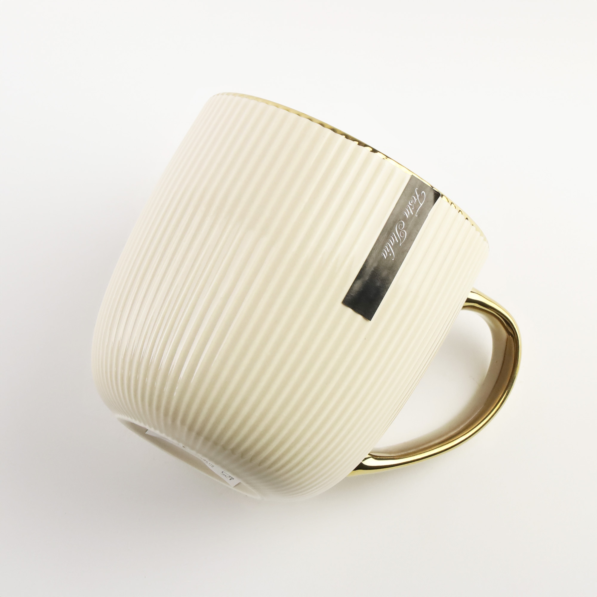 PORCELANOWY KUBEK NA KAWĘ HERBATĘ BEŻOWY ZDOBIONY ZE ZŁOTYM UCHEM 400ML