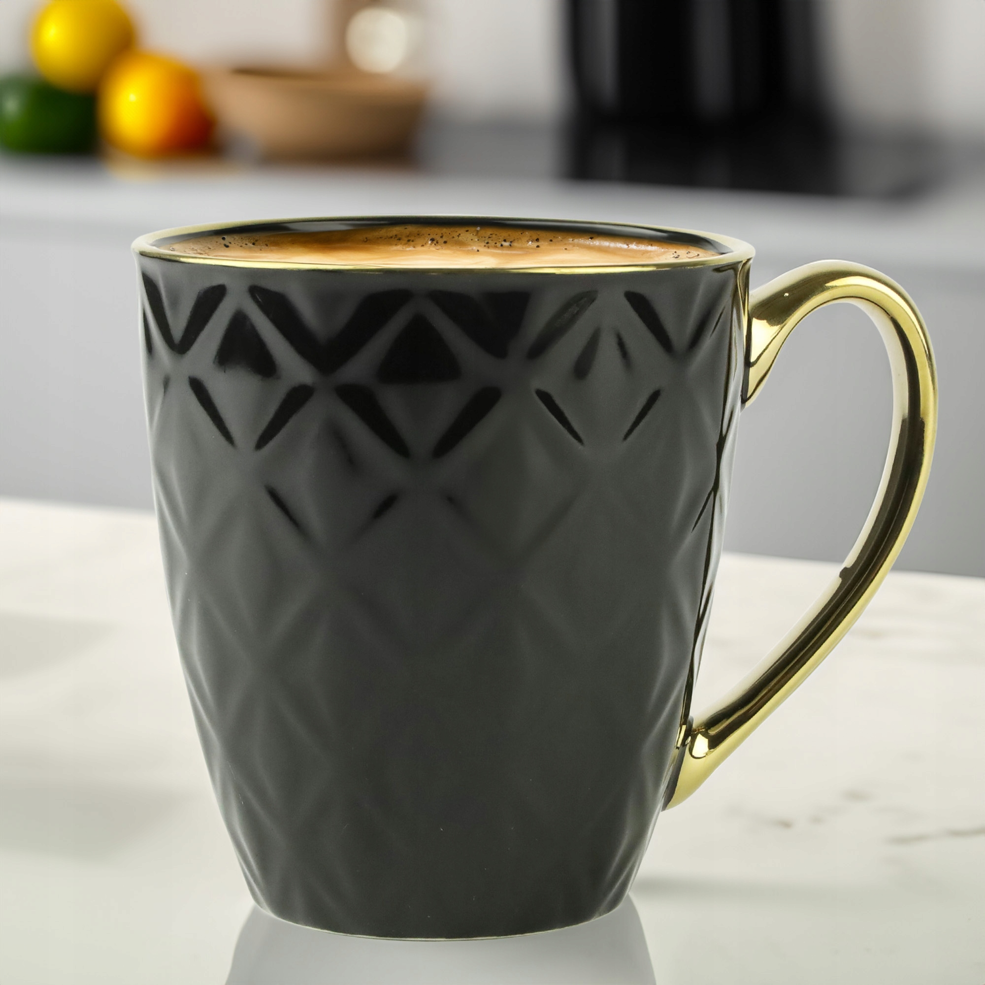 PORCELANOWY KUBEK NA KAWĘ HERBATĘ CZARNY ZDOBIONY ZE ZŁOTYM UCHEM 360ML