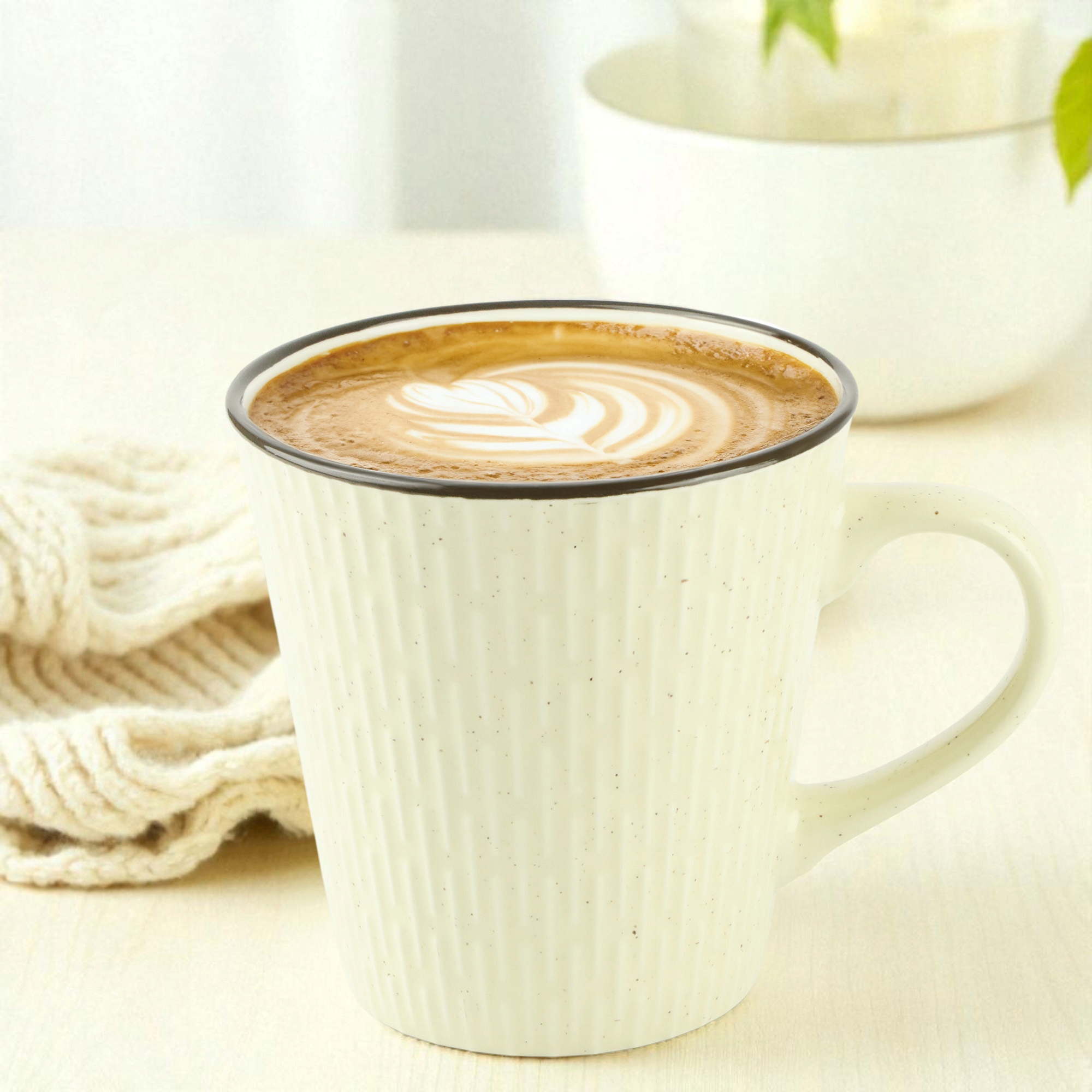 CERAMICZNY KUBEK NA KAWĘ HERBATĘ BEŻOWY ZDOBIONY WE WZÓR KRESKI 340 ML