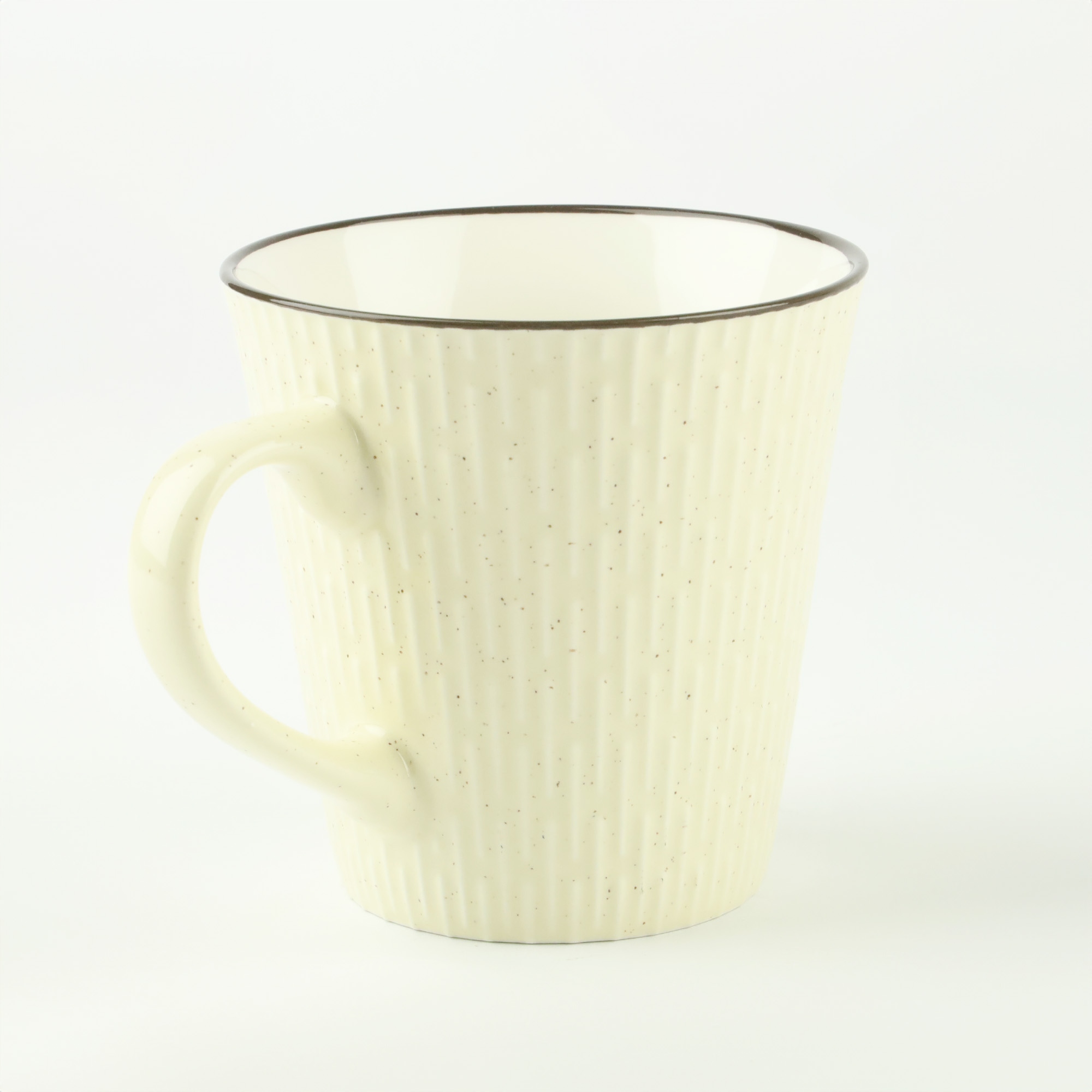 CERAMICZNY KUBEK NA KAWĘ HERBATĘ BEŻOWY ZDOBIONY WE WZÓR KRESKI 340 ML