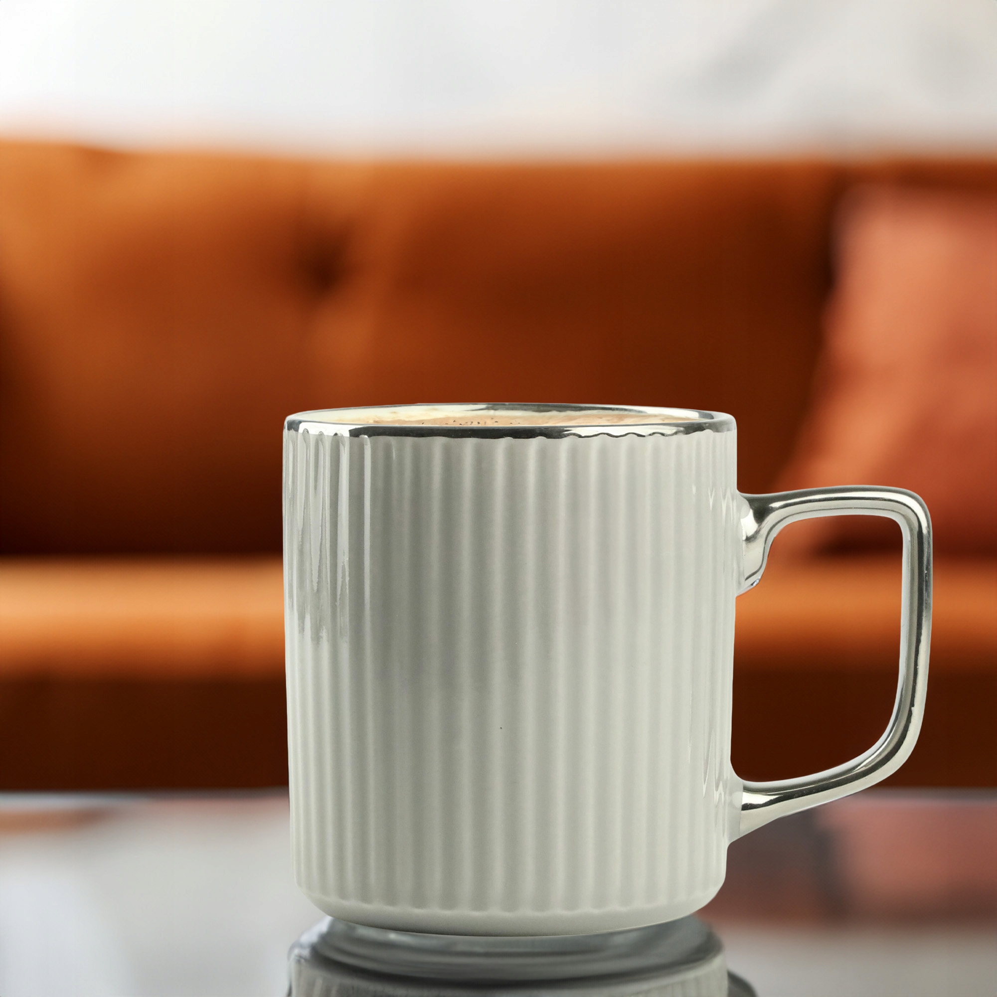 PORCELANOWY KUBEK NA KAWĘ HERBATĘ SZARY ZDOBIONY ZE SREBRNYM UCHEM 370ML