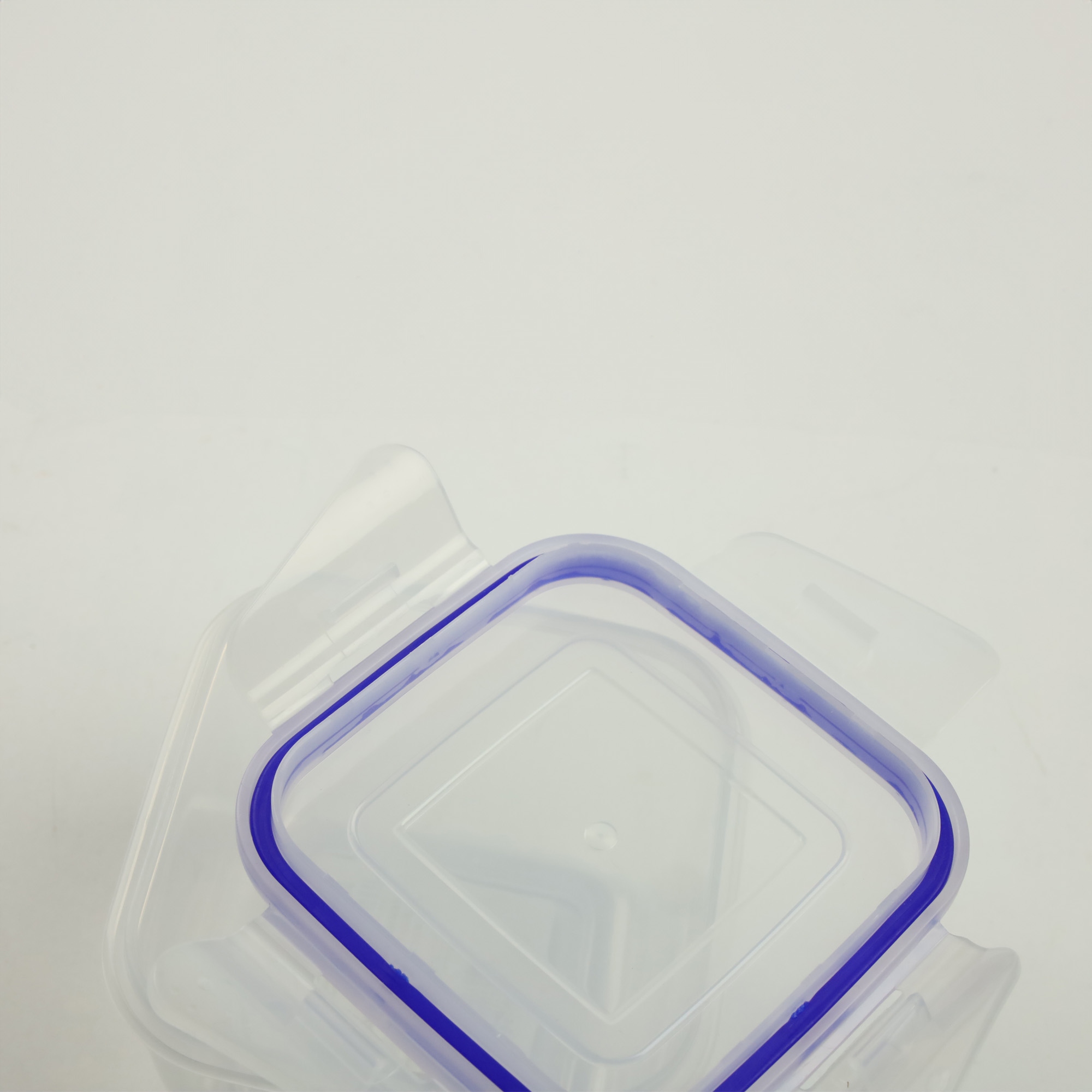 PLASTIKOWY POJEMNIK Z POKRYWKĄ NA ŻYWNOŚĆ ZAMYKANA MISKA 1,5L