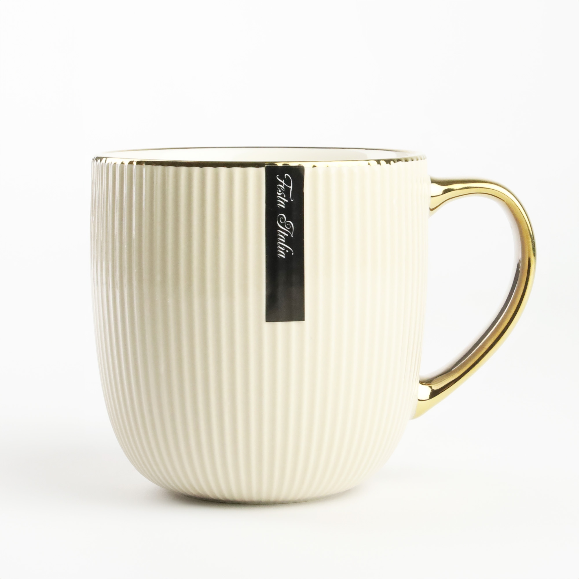 PORCELANOWY KUBEK NA KAWĘ HERBATĘ BEŻOWY ZDOBIONY ZE ZŁOTYM UCHEM 400ML