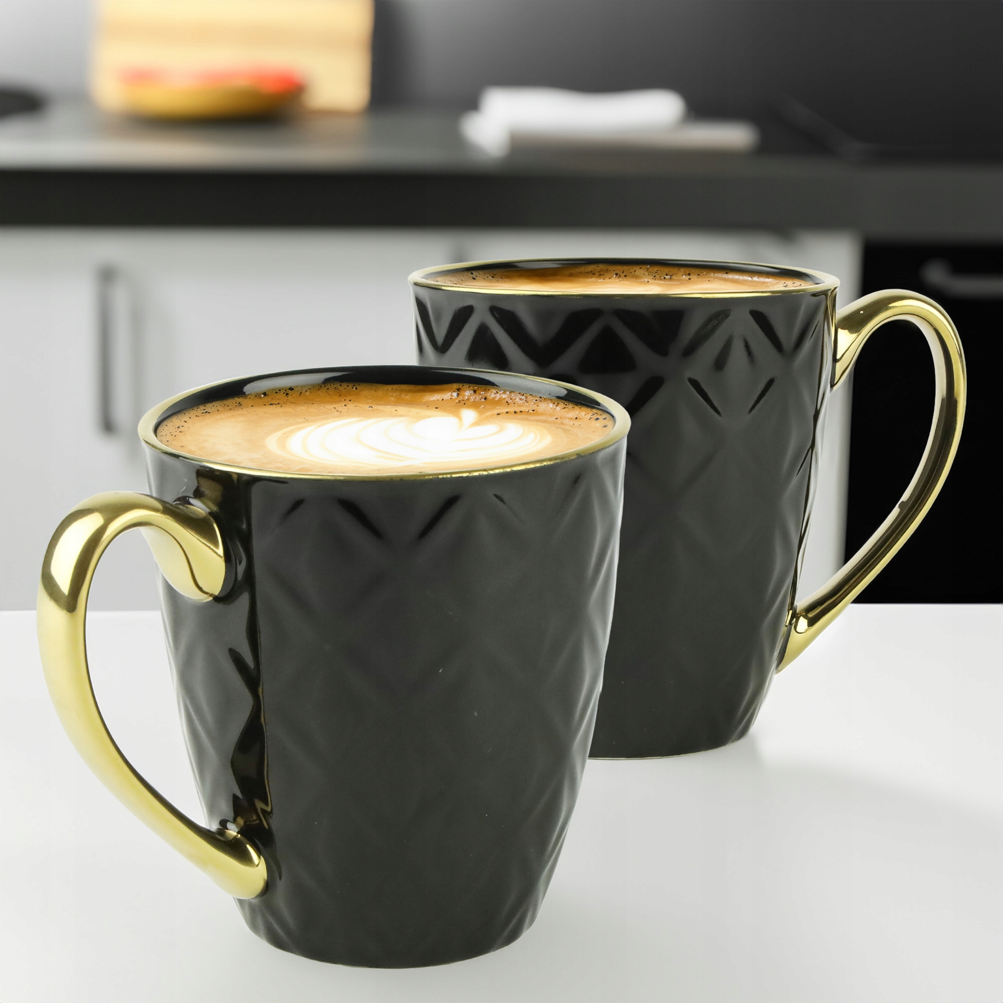 PORCELANOWY KUBEK NA KAWĘ HERBATĘ CZARNY ZDOBIONY ZE ZŁOTYM UCHEM 360ML