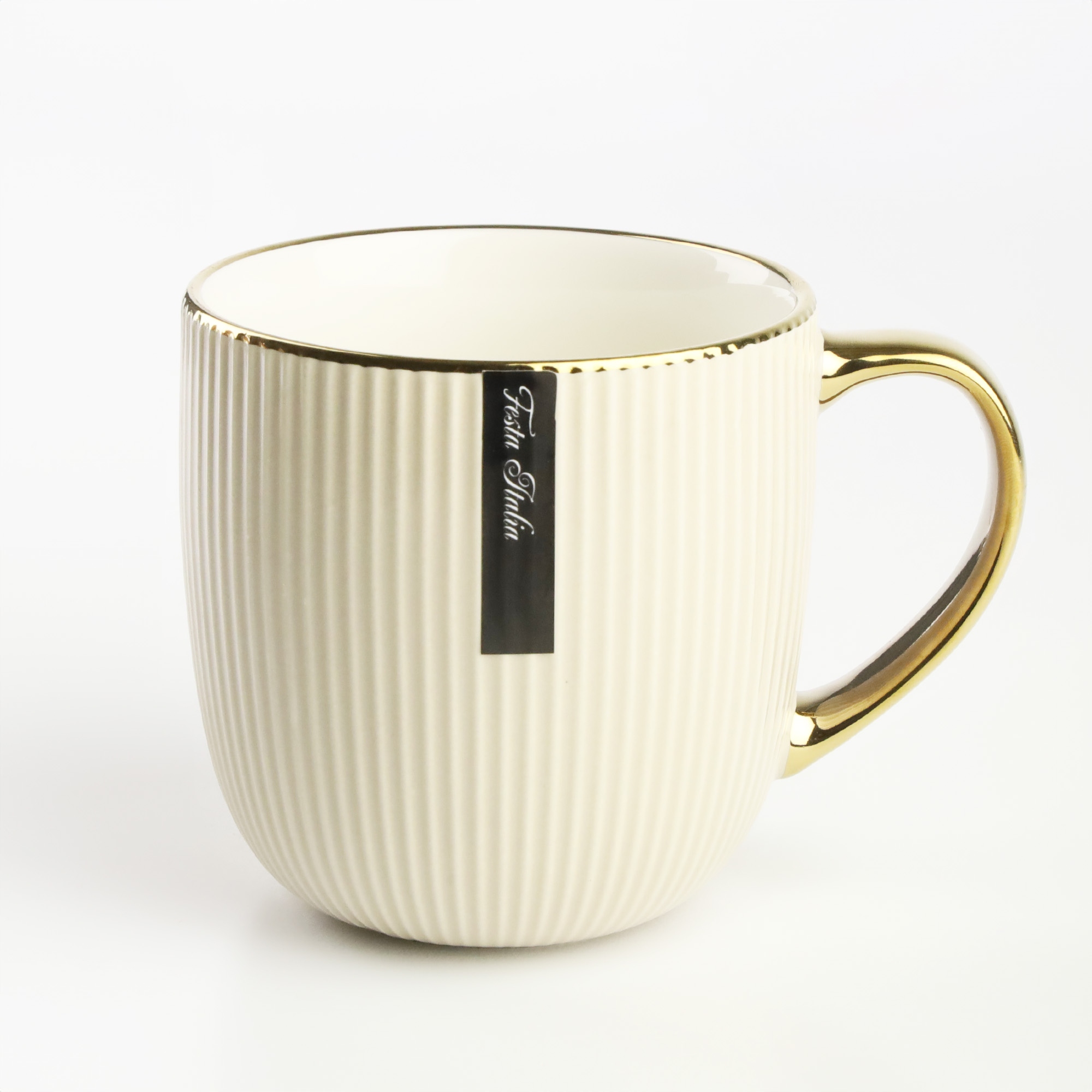 PORCELANOWY KUBEK NA KAWĘ HERBATĘ BEŻOWY ZDOBIONY ZE ZŁOTYM UCHEM 400ML