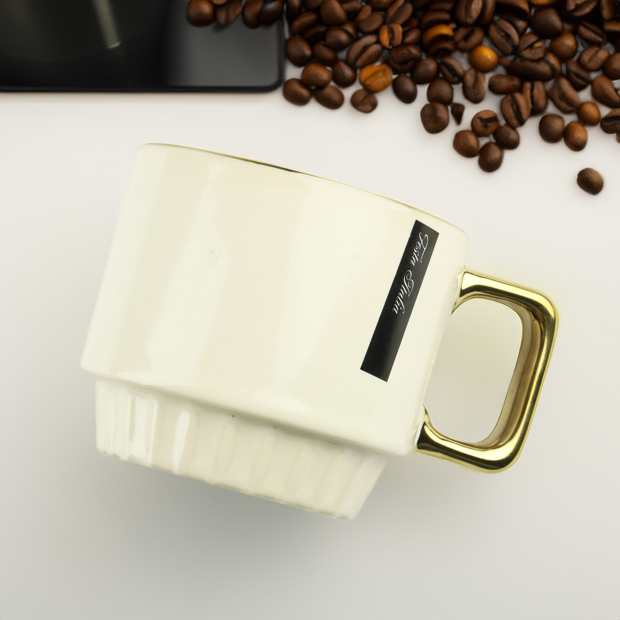 CERAMICZNY KUBEK NA KAWĘ HERBATĘ KREMOWY ZDOBIONY ZE ZŁOTYM UCHEM 320ML