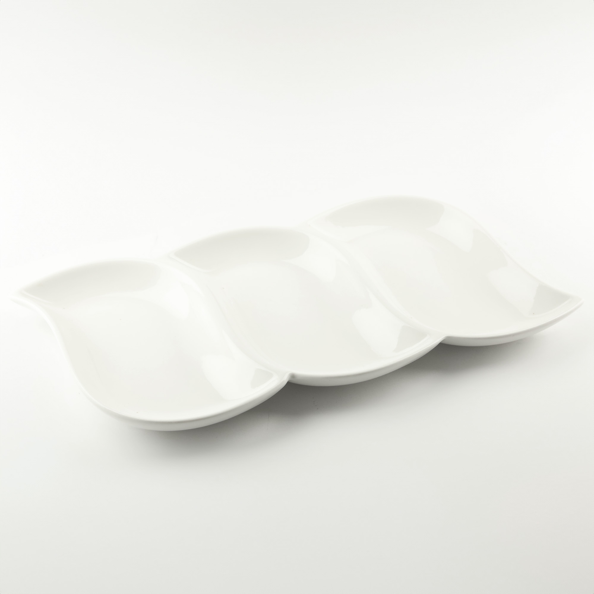 PÓŁMISEK PORCELANOWY TRÓJDZIELNY NA SOSY PRZEKĄSKI SŁODYCZE OWOCE 28X17CM