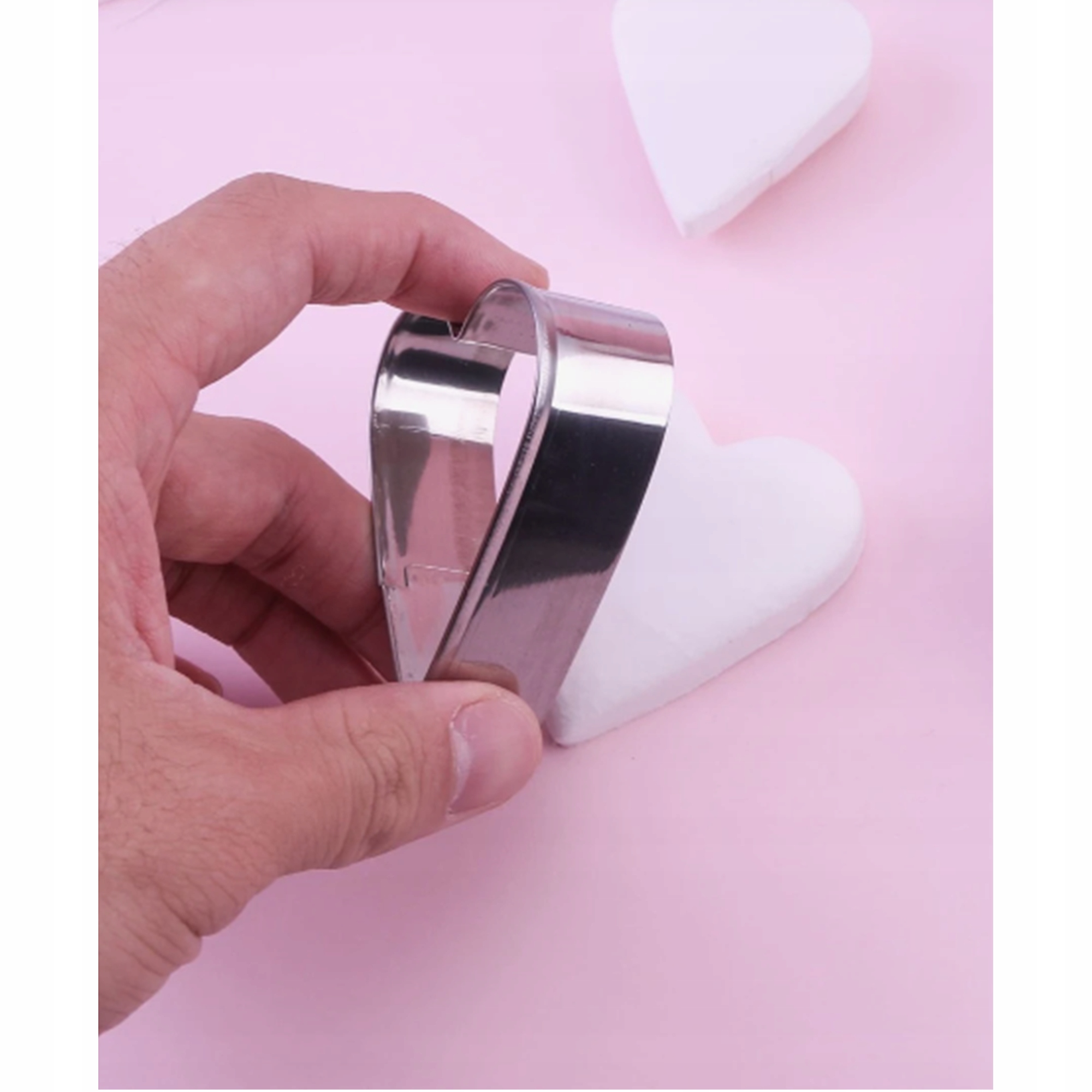 WYKRAWACZE FOREMKI KSZTAŁT SERC DO CIASTEK PIERNIKÓW MASY CUKROWEJ JAJEK