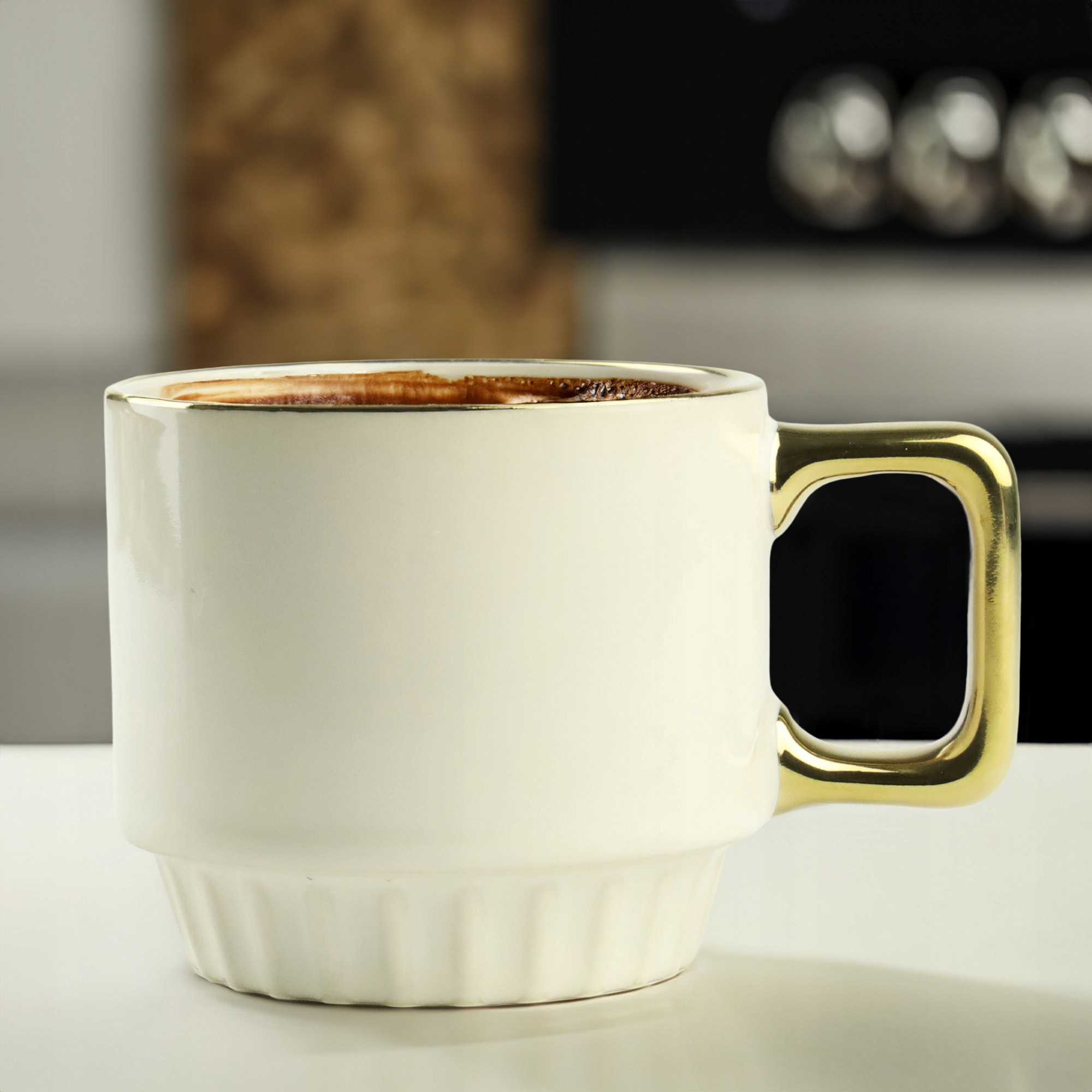 CERAMICZNY KUBEK NA KAWĘ HERBATĘ KREMOWY ZDOBIONY ZE ZŁOTYM UCHEM 320ML