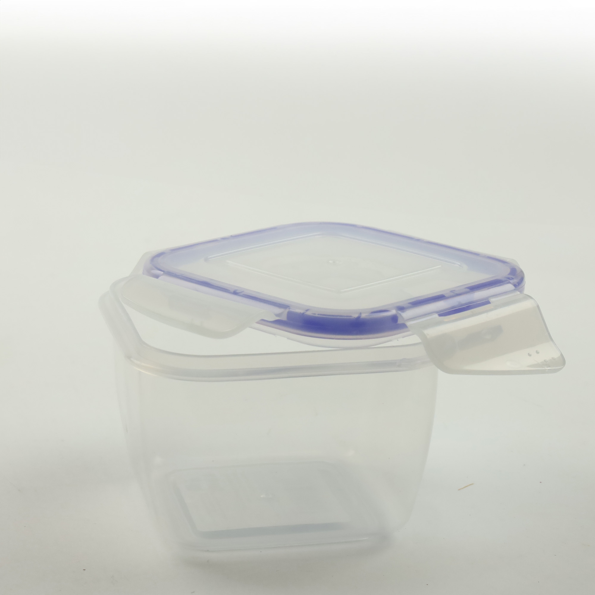 PLASTIKOWY POJEMNIK Z POKRYWKĄ NA ŻYWNOŚĆ ZAMYKANA MISKA 1,5L