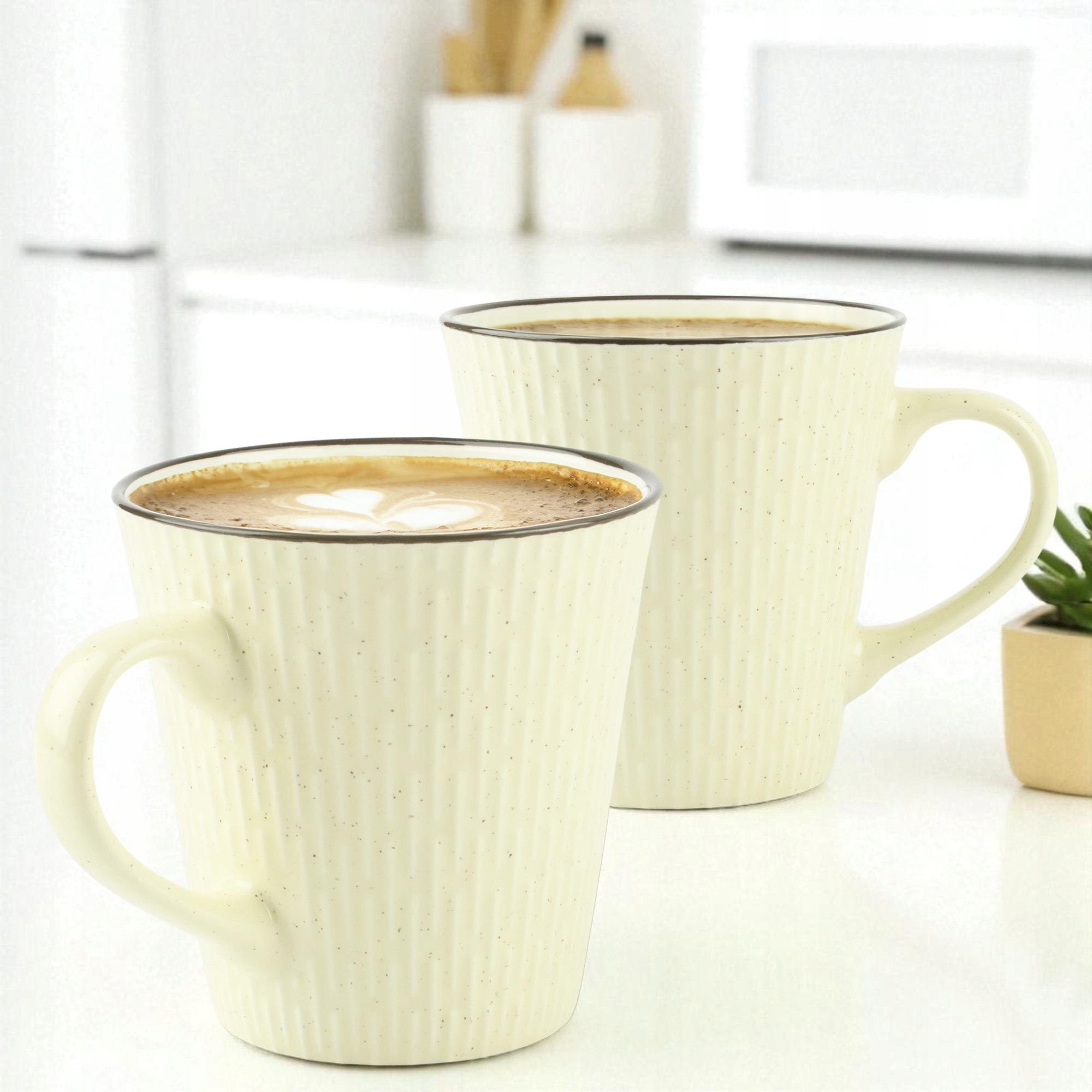 CERAMICZNY KUBEK NA KAWĘ HERBATĘ BEŻOWY ZDOBIONY WE WZÓR KRESKI 340 ML