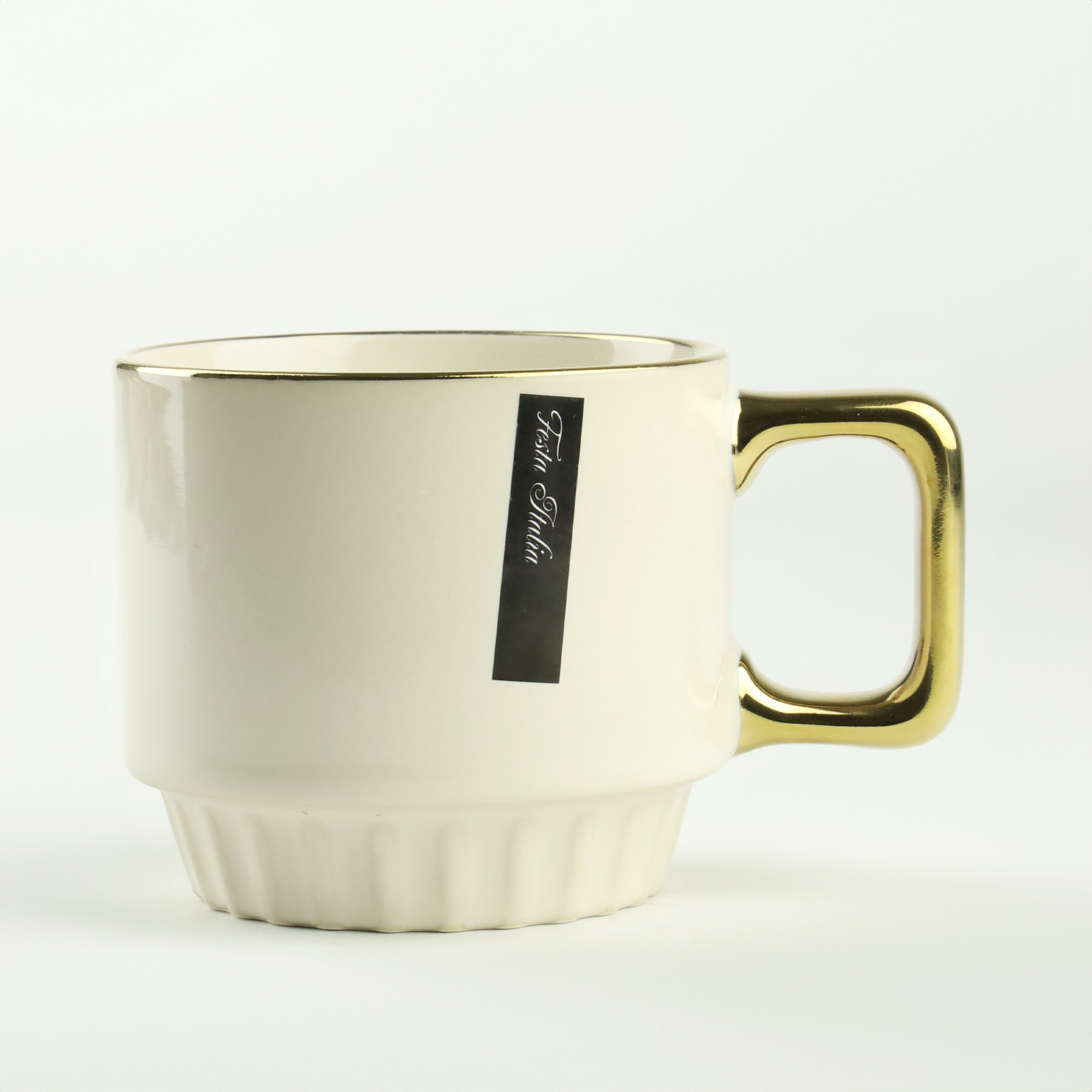 CERAMICZNY KUBEK NA KAWĘ HERBATĘ KREMOWY ZDOBIONY ZE ZŁOTYM UCHEM 320ML