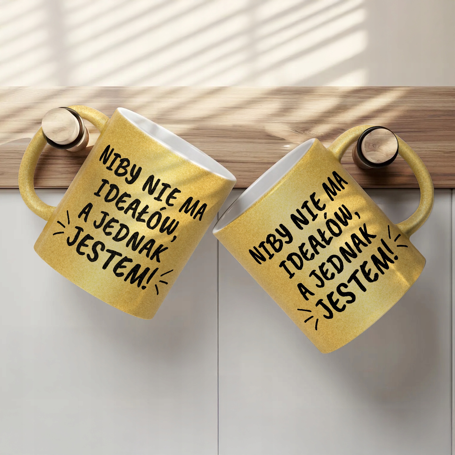 Złoty kubek brokatowy Niby Nie Ma Ideałów A Jednak Jestem Prezent