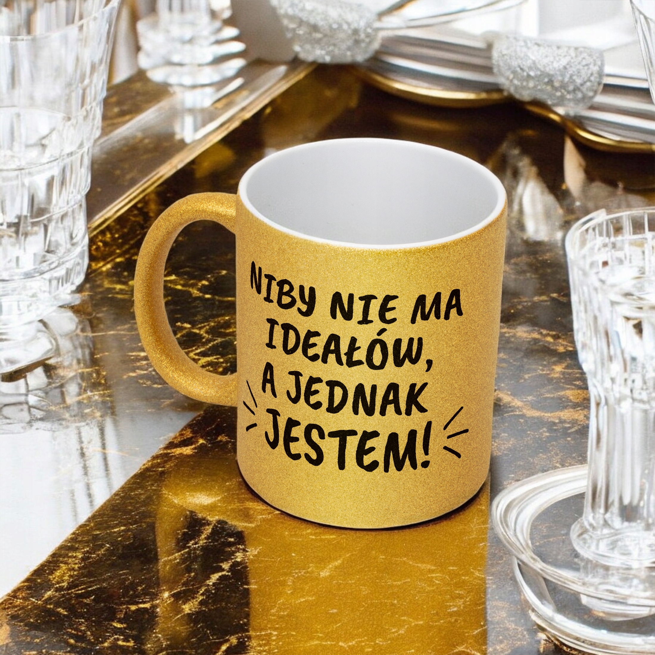 Złoty kubek brokatowy Niby Nie Ma Ideałów A Jednak Jestem Prezent