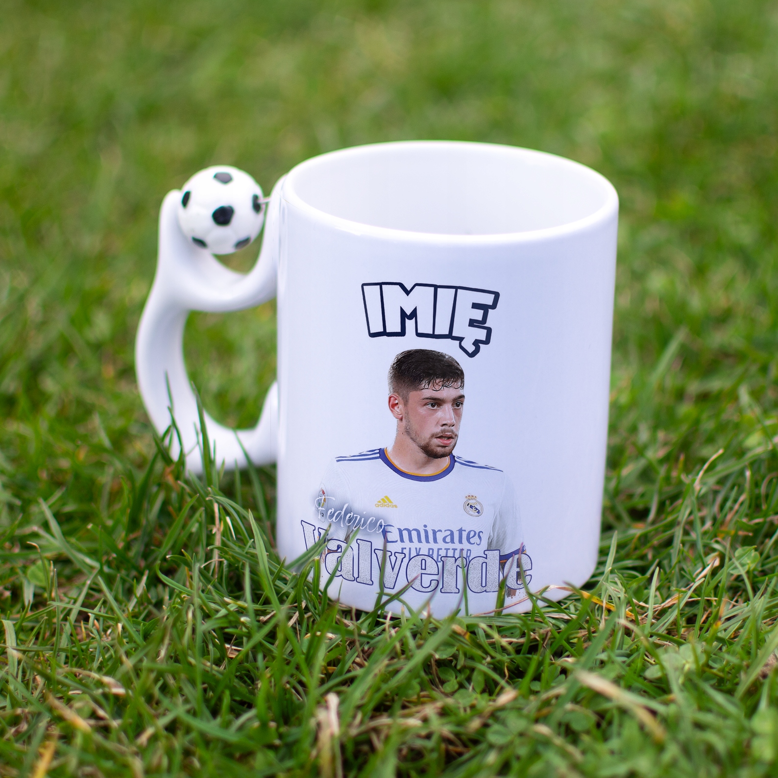 Kubek piłkarski personalizowany Federico Valverde dla kibiców Real Madryt