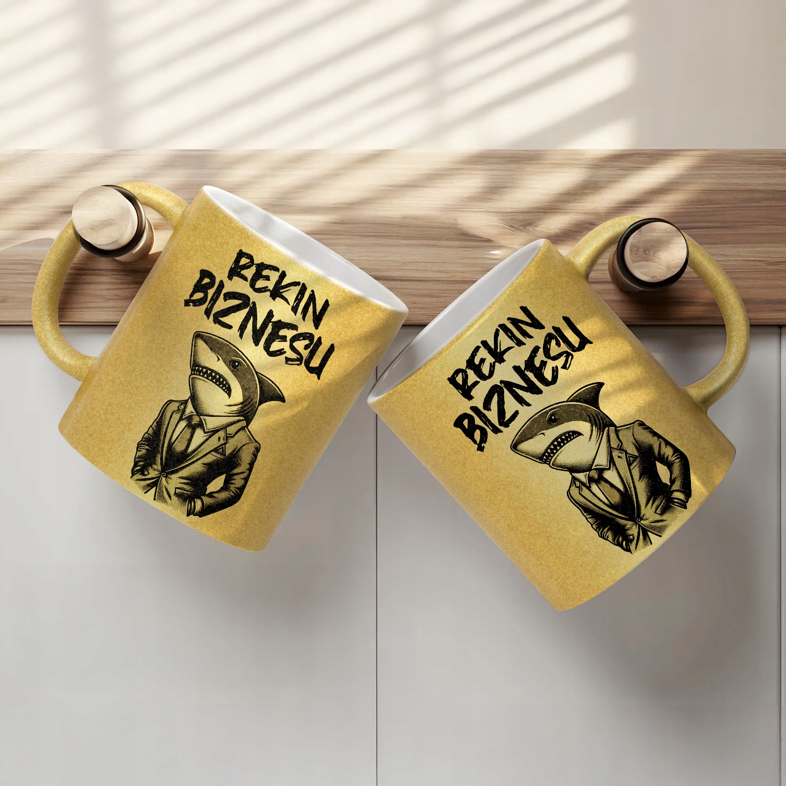 Złoty kubek brokatowy Rekin Biznesu Prezent Praca Dla Rekina Biznesu