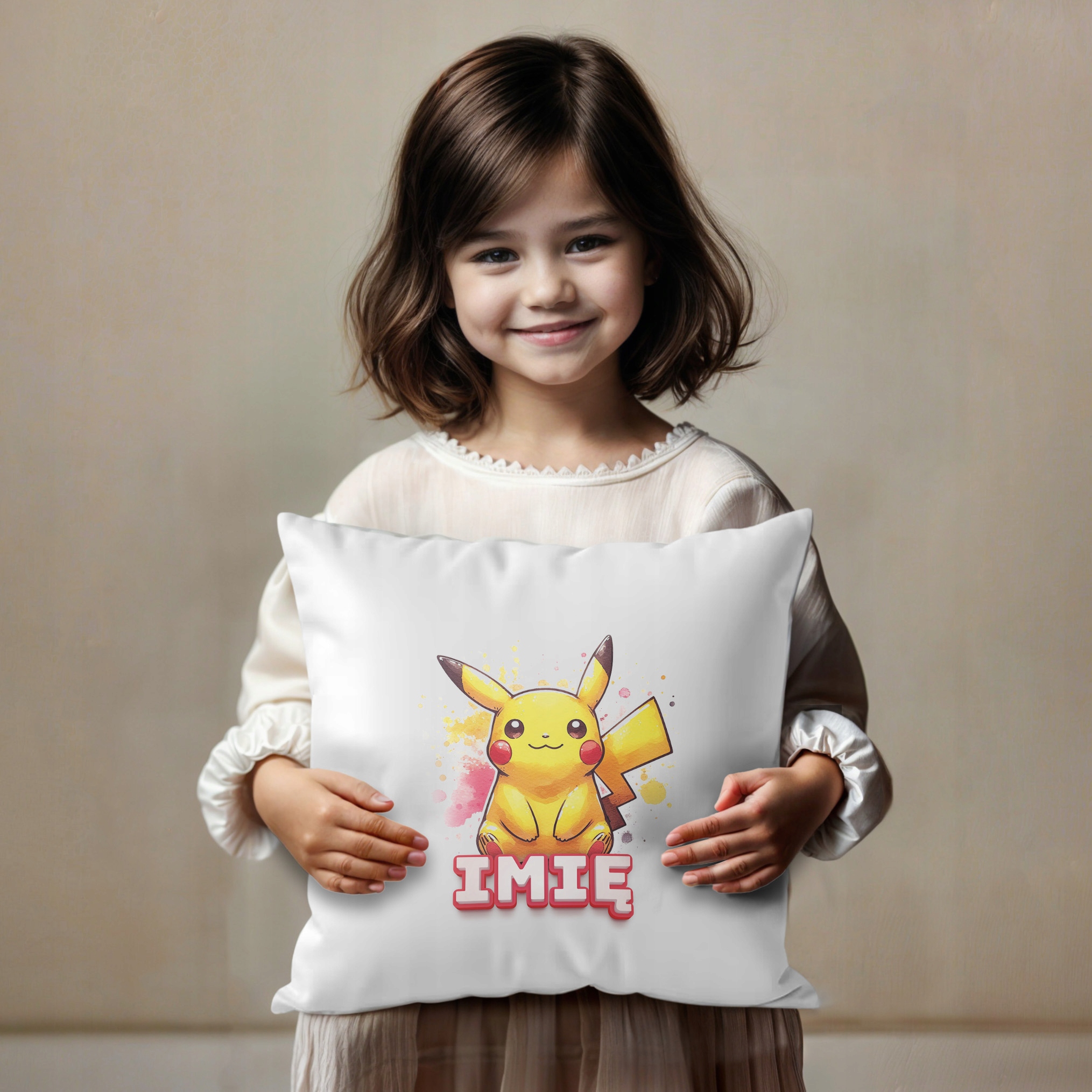 Poduszka 38×38 cm z Imieniem Pikachu Pokemon dla fanów bajki