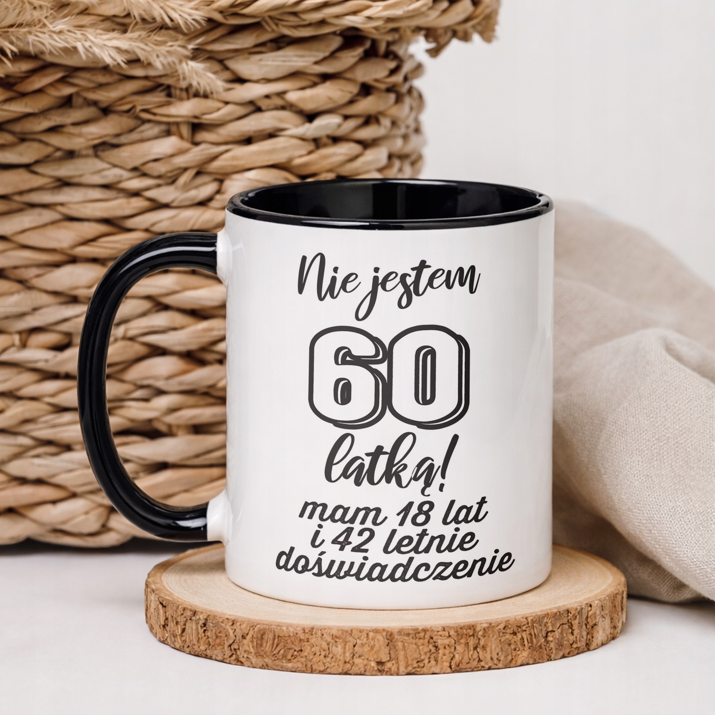 Kubek Czarny Nie Jestem 60 latką Prezent Dla Kobiety Urodziny