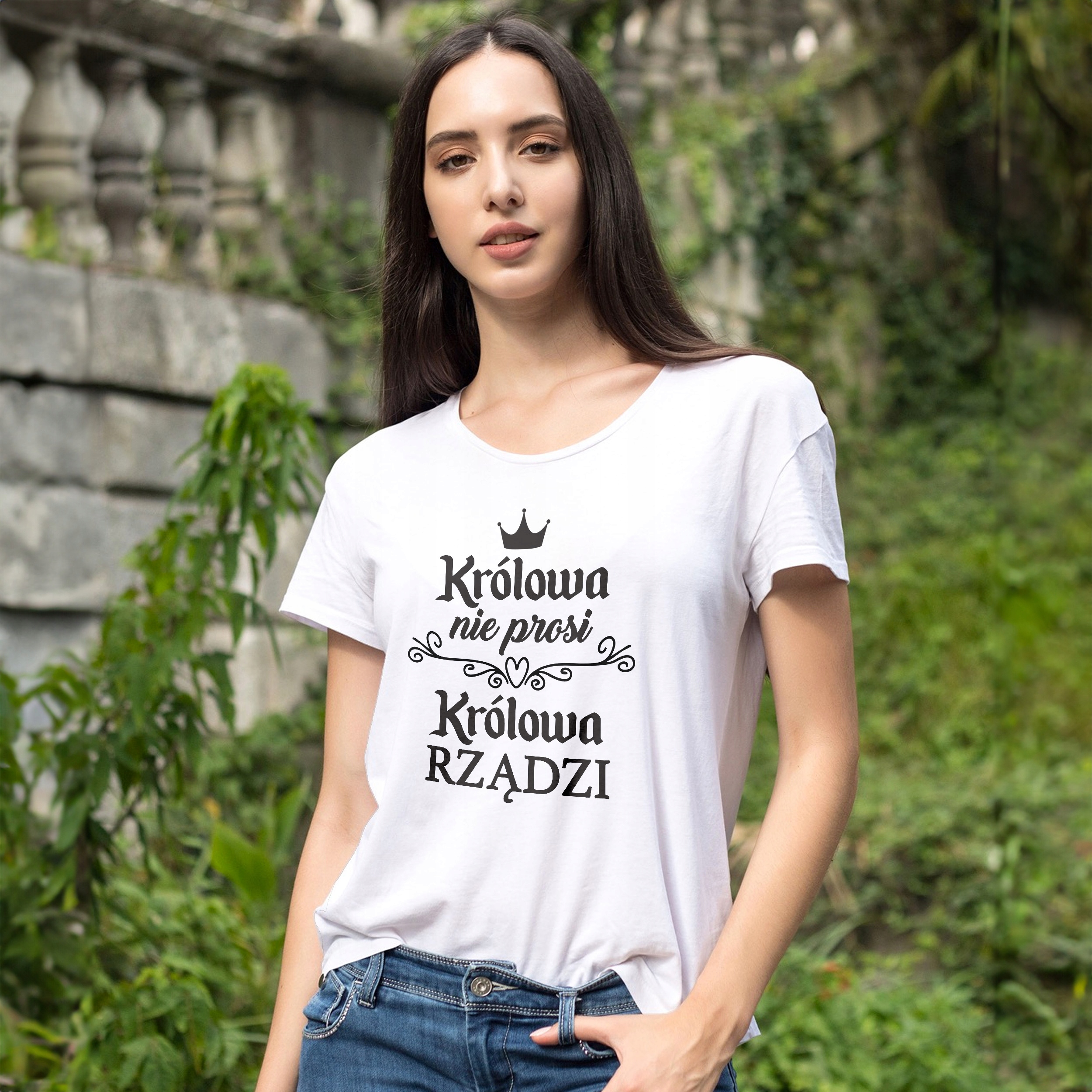 Koszulka Damska T-shirt Na Dzień Kobiet Prezent Królowa Rządzi