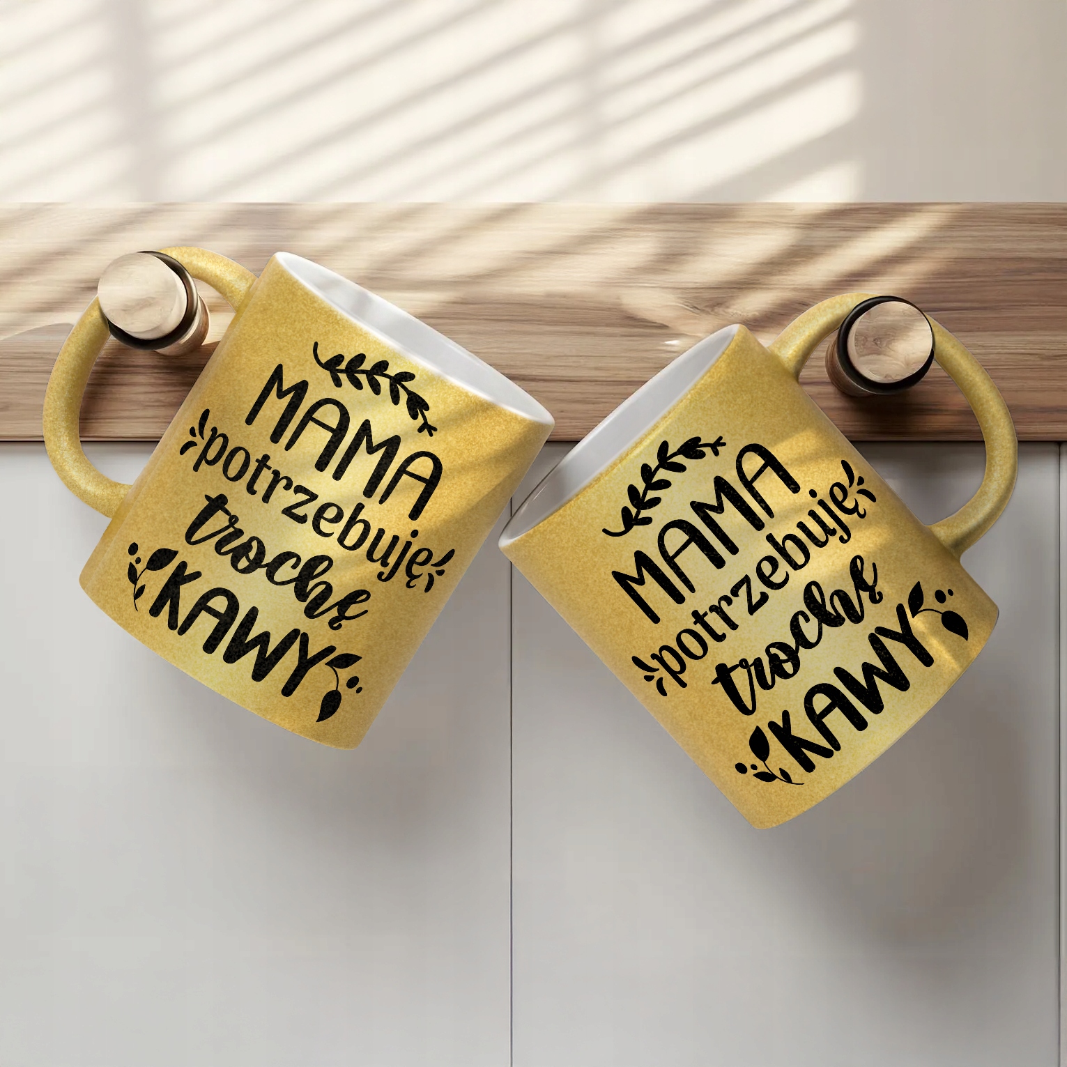 Złoty kubek brokatowy Dzień Matki Dla Mamy Mama Potrzebuję Trochę Kawy